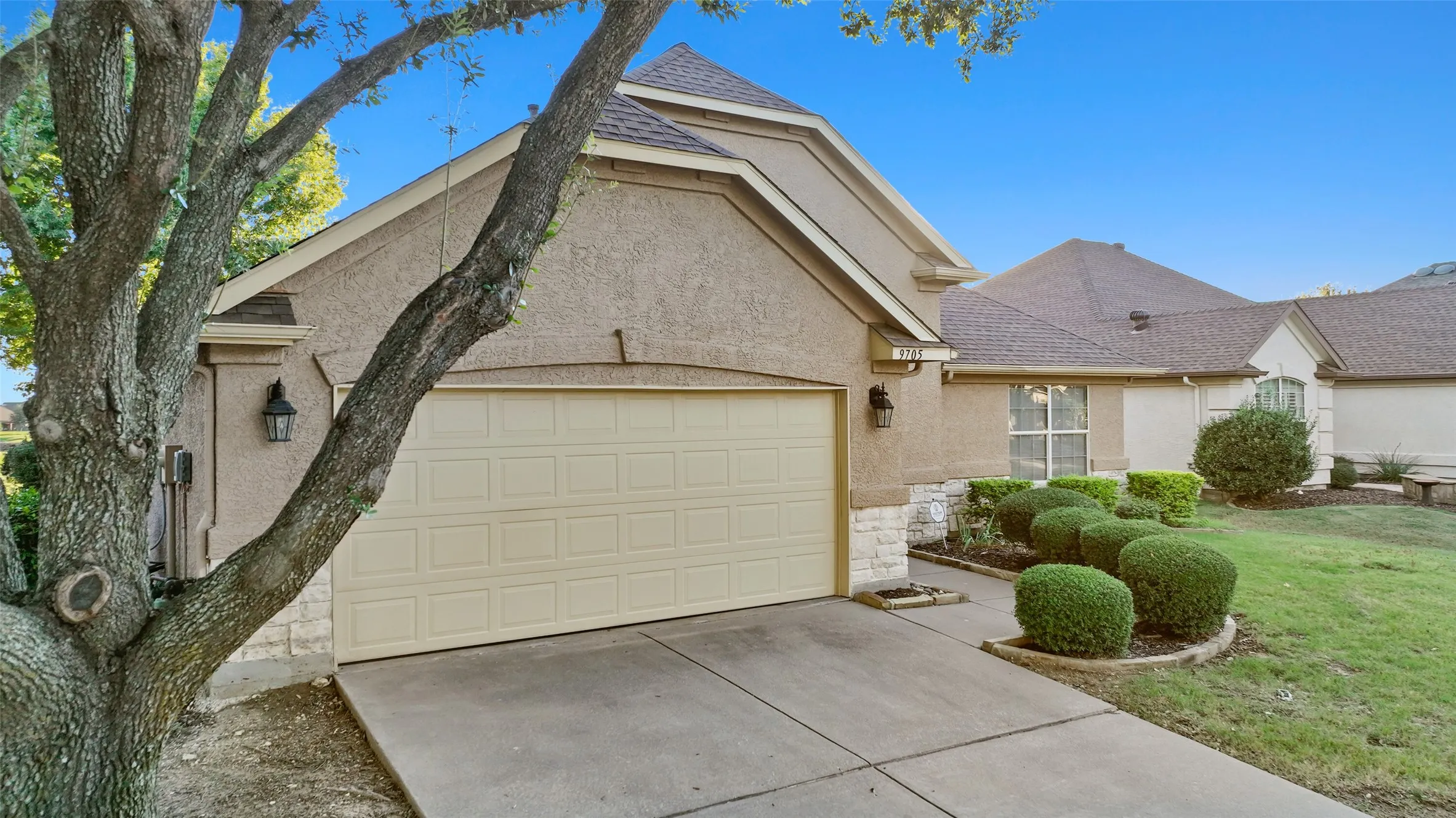 Single Family Residence For Sale in Denton County , 9705 Pinewood Drive, Denton, Texas 76207, 2 Bedroom, 2 Bathroom, 2 Garage spaces, 1,499 Sqft, built in 2001, mls#21406037, Real Estate Agent in Denton, Homes For Sale in Denton county, Homes For Sale in Denton, Realtor in Denton Texas, Real Estate Brokerage Independent Realty Texas, Luminita Cordes Realtor