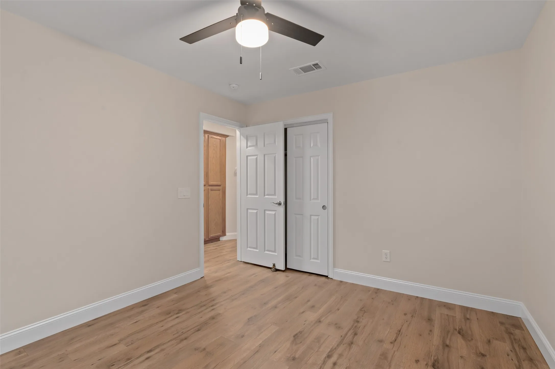 Single Family Residence For Sale in Denton County , 9705 Pinewood Drive, Denton, Texas 76207, 2 Bedroom, 2 Bathroom, 2 Garage spaces, 1,499 Sqft, built in 2001, mls#21406037, Real Estate Agent in Denton, Homes For Sale in Denton county, Homes For Sale in Denton, Realtor in Denton Texas, Real Estate Brokerage Independent Realty Texas, Luminita Cordes Realtor