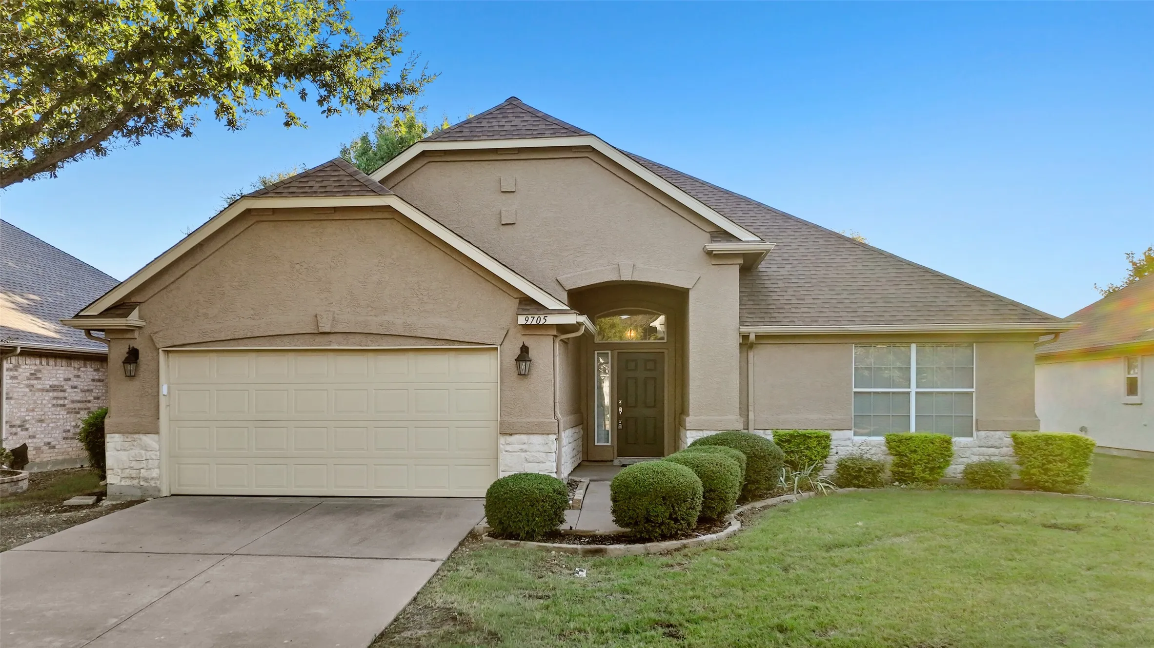 Single Family Residence For Sale in Denton County , 9705 Pinewood Drive, Denton, Texas 76207, 2 Bedroom, 2 Bathroom, 2 Garage spaces, 1,499 Sqft, built in 2001, mls#21406037, Real Estate Agent in Denton, Homes For Sale in Denton county, Homes For Sale in Denton, Realtor in Denton Texas, Real Estate Brokerage Independent Realty Texas, Luminita Cordes Realtor