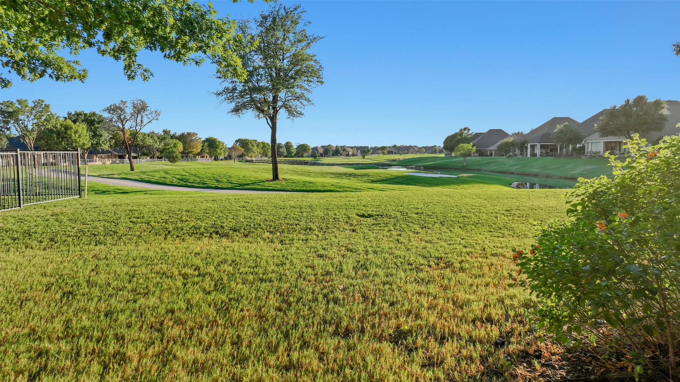Single Family Residence For Sale in Denton County , 9705 Pinewood Drive, Denton, Texas 76207, 2 Bedroom, 2 Bathroom, 2 Garage spaces, 1,499 Sqft, built in 2001, mls#21406037, Real Estate Agent in Denton, Homes For Sale in Denton county, Homes For Sale in Denton, Realtor in Denton Texas, Real Estate Brokerage Independent Realty Texas, Luminita Cordes Realtor