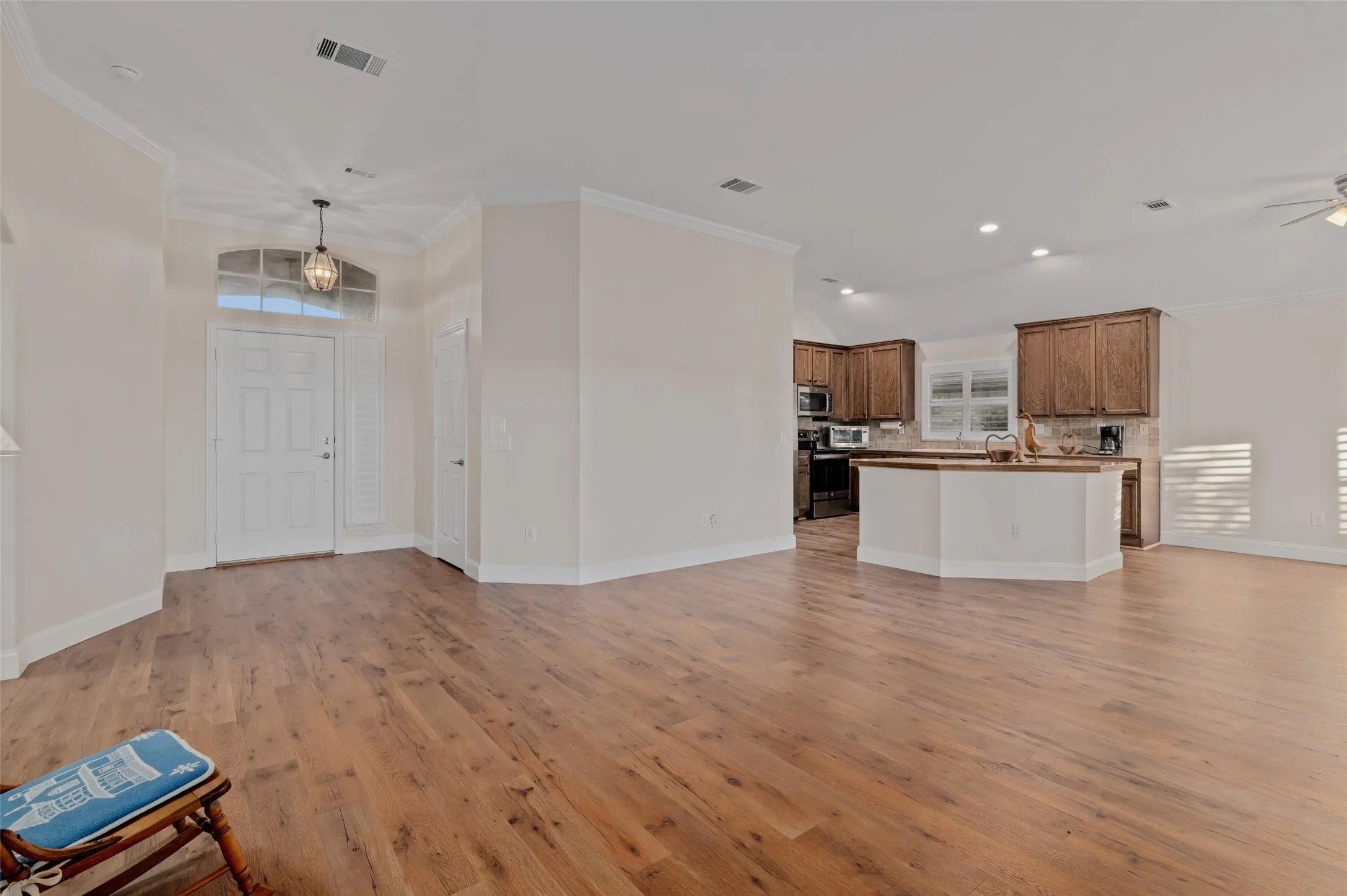 Single Family Residence For Sale in Denton County , 9705 Pinewood Drive, Denton, Texas 76207, 2 Bedroom, 2 Bathroom, 2 Garage spaces, 1,499 Sqft, built in 2001, mls#21406037, Real Estate Agent in Denton, Homes For Sale in Denton county, Homes For Sale in Denton, Realtor in Denton Texas, Real Estate Brokerage Independent Realty Texas, Luminita Cordes Realtor