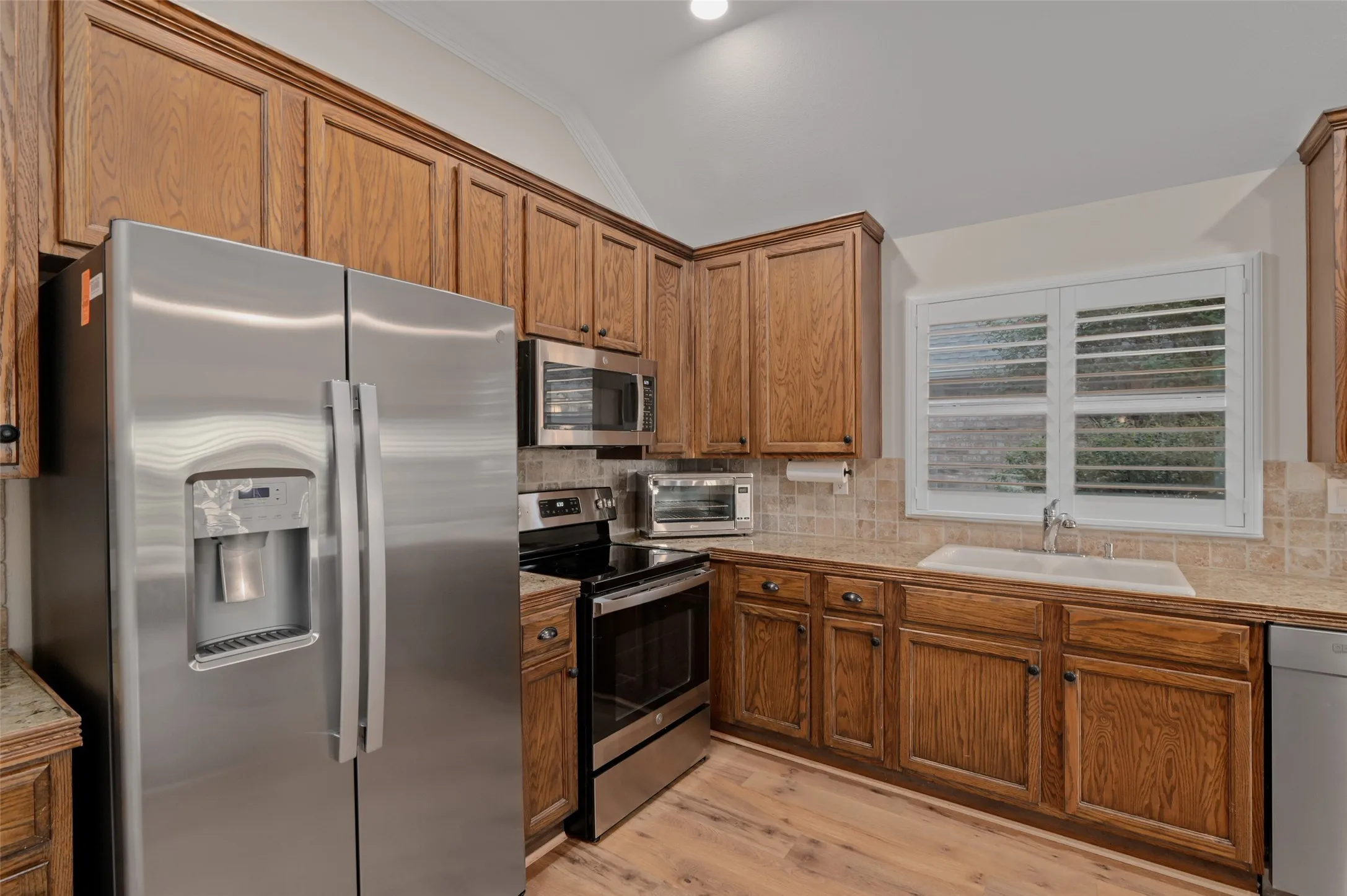 Single Family Residence For Sale in Denton County , 9705 Pinewood Drive, Denton, Texas 76207, 2 Bedroom, 2 Bathroom, 2 Garage spaces, 1,499 Sqft, built in 2001, mls#21406037, Real Estate Agent in Denton, Homes For Sale in Denton county, Homes For Sale in Denton, Realtor in Denton Texas, Real Estate Brokerage Independent Realty Texas, Luminita Cordes Realtor