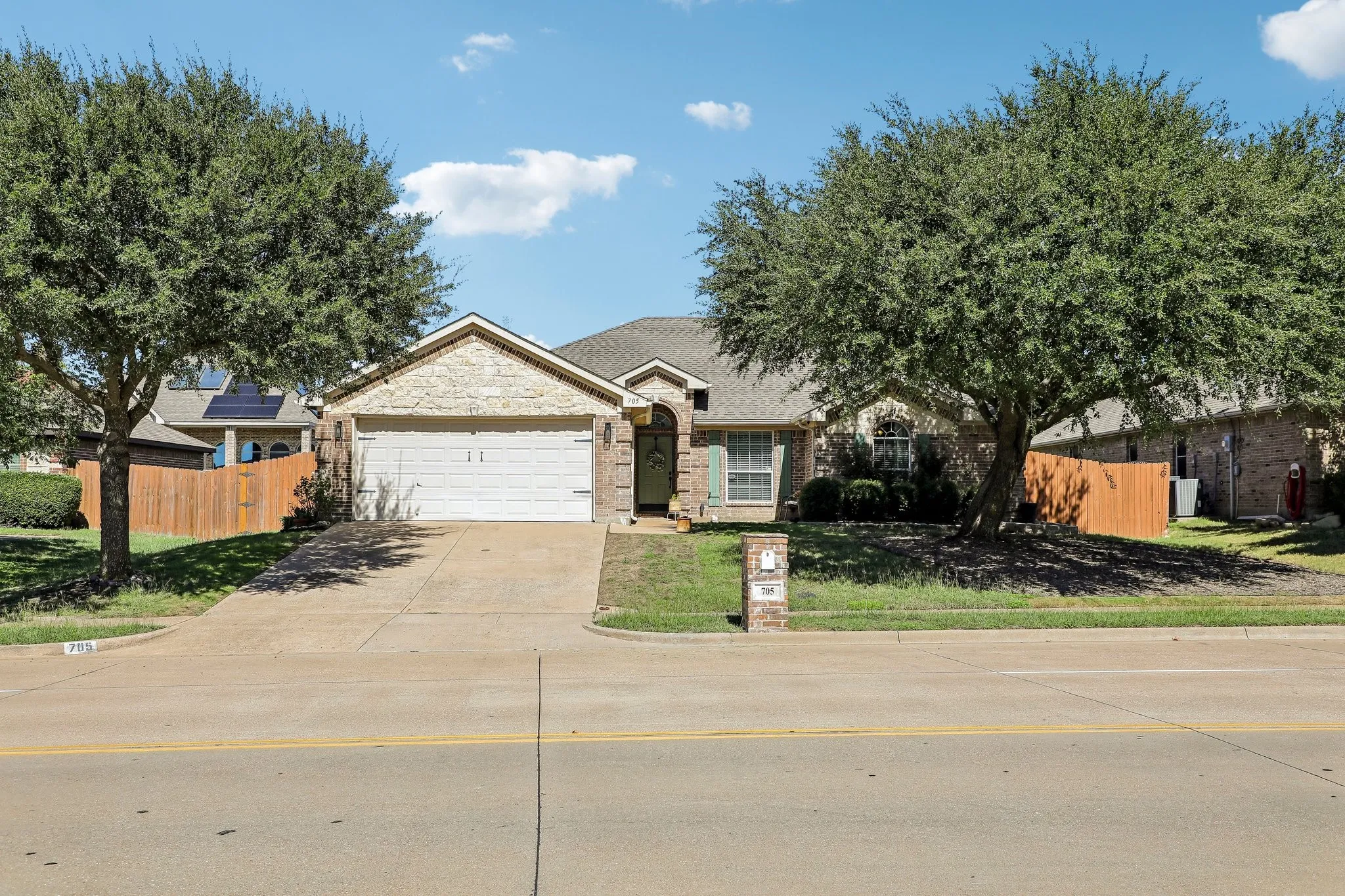 Single Family Residence For Sale in Ellis County , 705 Mcalpin Road, Midlothian, Texas 76065, 4 Bedroom, 3 Bathroom, 2 Garage spaces, 2,291 Sqft, built in 2004, mls#21404485, Real Estate Agent in Midlothian, Homes For Sale in Ellis county, Homes For Sale in Midlothian, Realtor in Midlothian Texas, Real Estate Brokerage Independent Realty Texas, Luminita Cordes Realtor