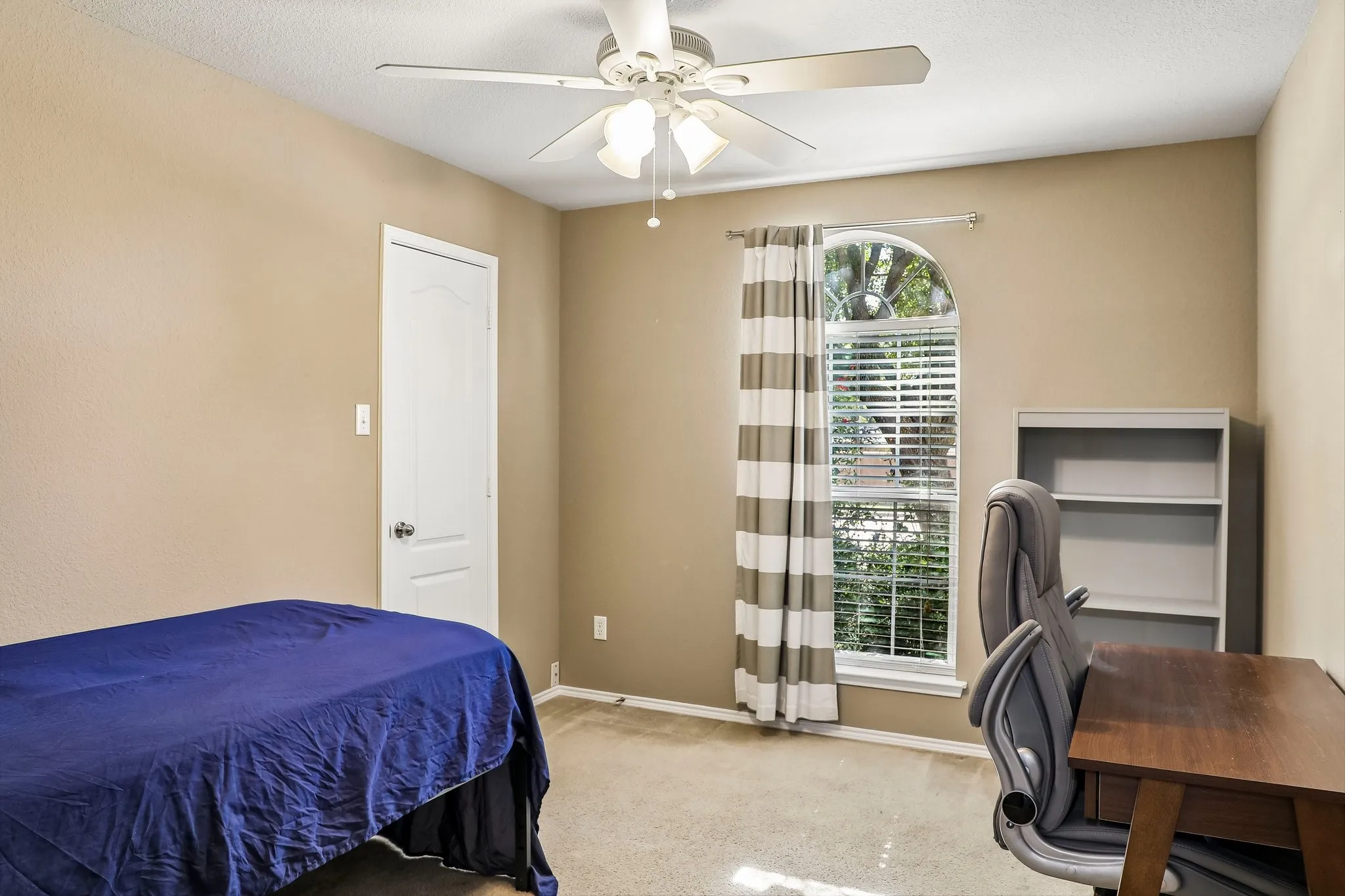 Single Family Residence For Sale in Ellis County , 705 Mcalpin Road, Midlothian, Texas 76065, 4 Bedroom, 3 Bathroom, 2 Garage spaces, 2,291 Sqft, built in 2004, mls#21404485, Real Estate Agent in Midlothian, Homes For Sale in Ellis county, Homes For Sale in Midlothian, Realtor in Midlothian Texas, Real Estate Brokerage Independent Realty Texas, Luminita Cordes Realtor