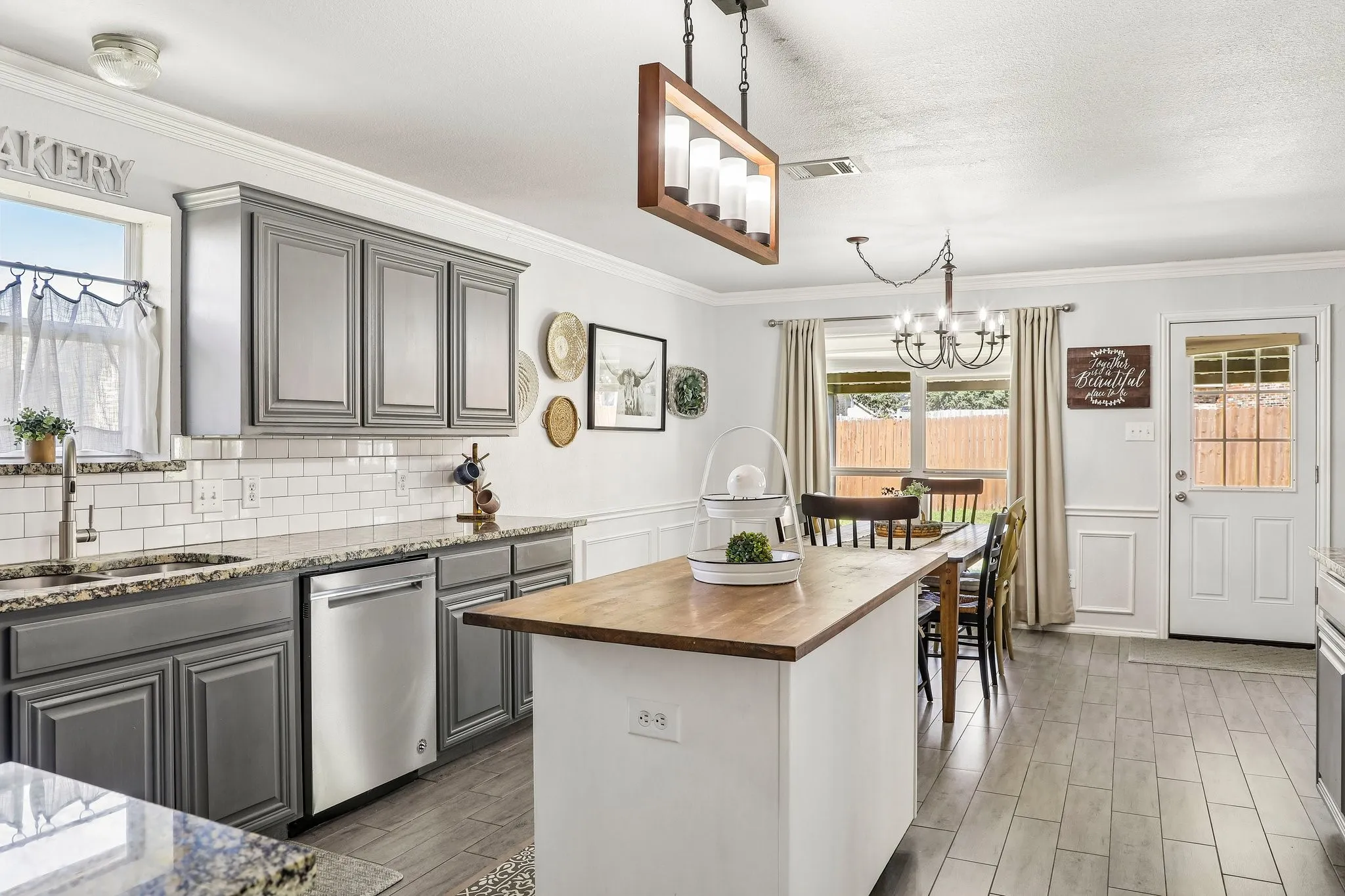 Single Family Residence For Sale in Ellis County , 705 Mcalpin Road, Midlothian, Texas 76065, 4 Bedroom, 3 Bathroom, 2 Garage spaces, 2,291 Sqft, built in 2004, mls#21404485, Real Estate Agent in Midlothian, Homes For Sale in Ellis county, Homes For Sale in Midlothian, Realtor in Midlothian Texas, Real Estate Brokerage Independent Realty Texas, Luminita Cordes Realtor