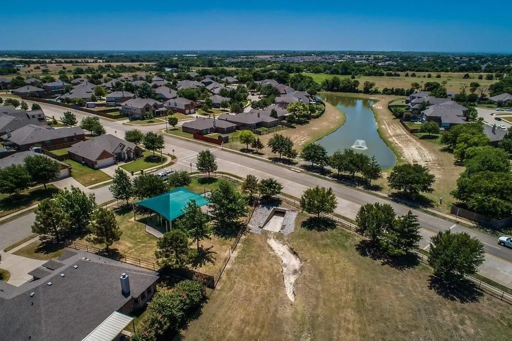 Single Family Residence For Sale in Ellis County , 705 Mcalpin Road, Midlothian, Texas 76065, 4 Bedroom, 3 Bathroom, 2 Garage spaces, 2,291 Sqft, built in 2004, mls#21404485, Real Estate Agent in Midlothian, Homes For Sale in Ellis county, Homes For Sale in Midlothian, Realtor in Midlothian Texas, Real Estate Brokerage Independent Realty Texas, Luminita Cordes Realtor