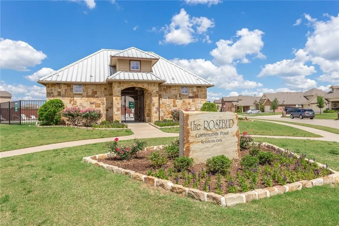 Single Family Residence For Sale in Ellis County , 705 Mcalpin Road, Midlothian, Texas 76065, 4 Bedroom, 3 Bathroom, 2 Garage spaces, 2,291 Sqft, built in 2004, mls#21404485, Real Estate Agent in Midlothian, Homes For Sale in Ellis county, Homes For Sale in Midlothian, Realtor in Midlothian Texas, Real Estate Brokerage Independent Realty Texas, Luminita Cordes Realtor