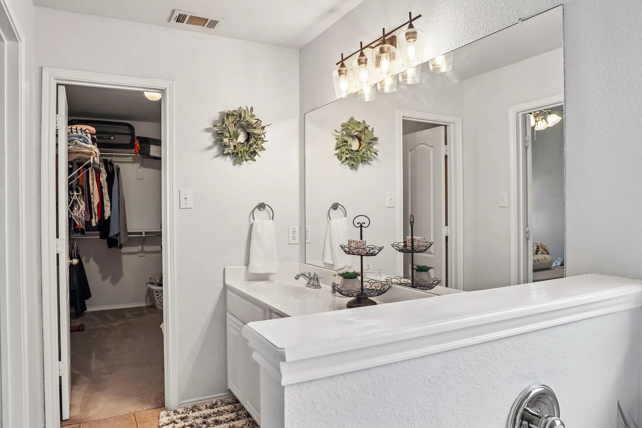 Single Family Residence For Sale in Ellis County , 705 Mcalpin Road, Midlothian, Texas 76065, 4 Bedroom, 3 Bathroom, 2 Garage spaces, 2,291 Sqft, built in 2004, mls#21404485, Real Estate Agent in Midlothian, Homes For Sale in Ellis county, Homes For Sale in Midlothian, Realtor in Midlothian Texas, Real Estate Brokerage Independent Realty Texas, Luminita Cordes Realtor