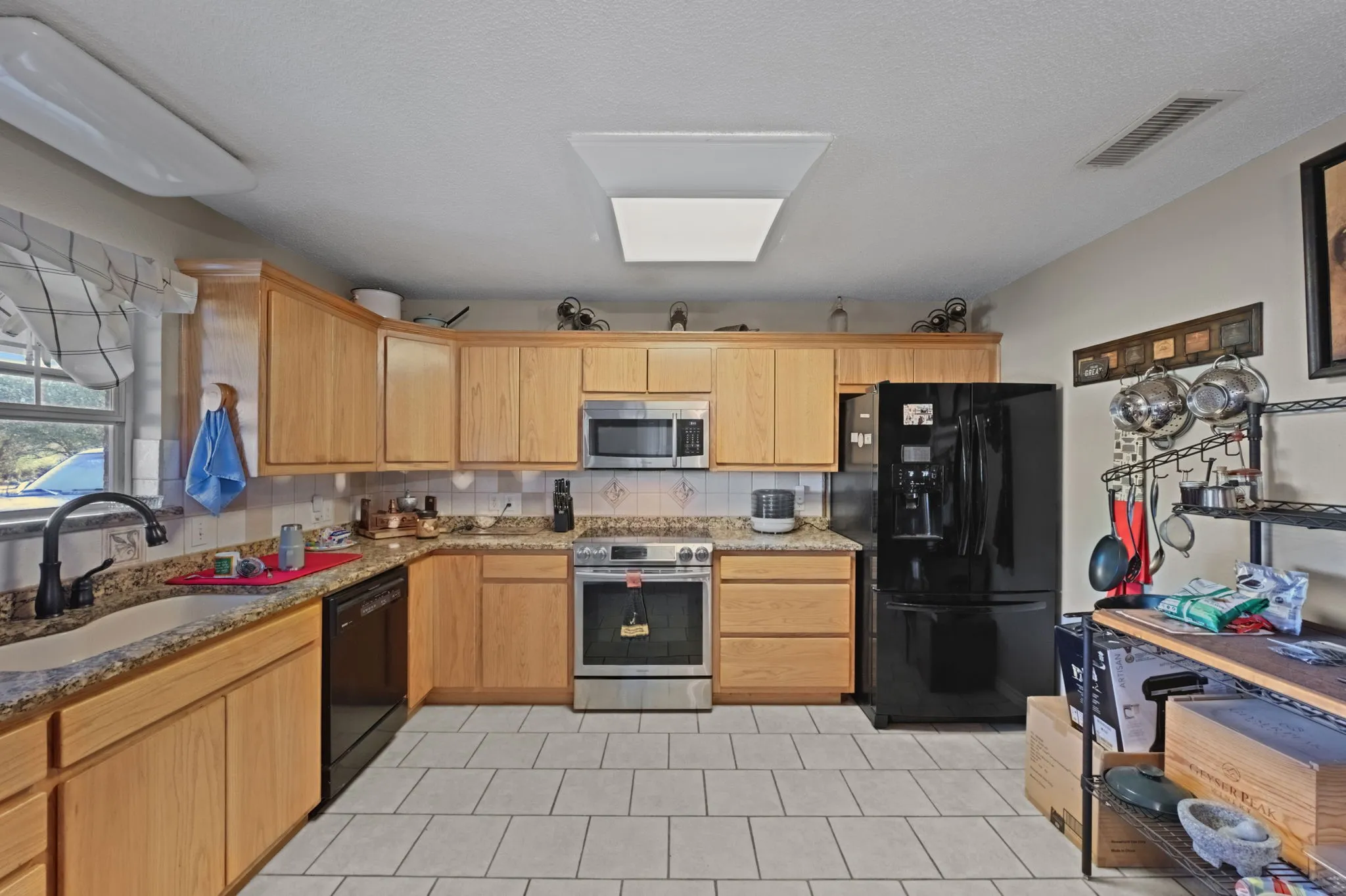 Single Family Residence For Sale in Brown County , 5599 County Road 614, Early, Texas 76802, 3 Bedroom, 2 Bathroom, 2 Garage spaces, 1,766 Sqft, built in 2000, mls#21406025, Real Estate Agent in Early, Homes For Sale in Brown county, Homes For Sale in Early, Realtor in Early Texas, Real Estate Brokerage Independent Realty Texas, Luminita Cordes Realtor