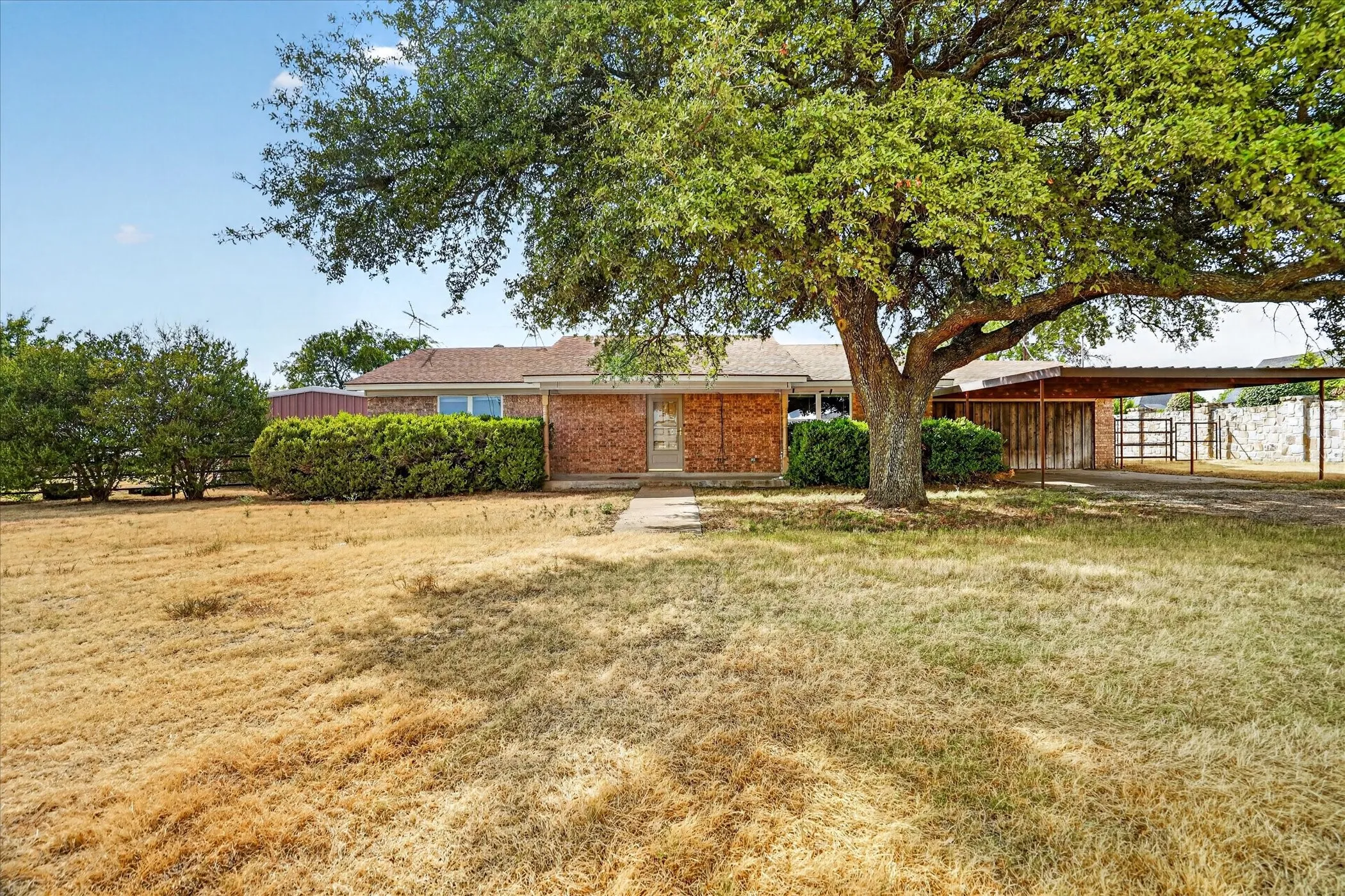 Single Family Residence For Sale in Johnson County , 12653 fm 2331, Godley, Texas 76044, 4 Bedroom, 3 Bathroom, Garage spaces, 1,692 Sqft, built in 2010, mls#21405992, Real Estate Agent in Godley, Homes For Sale in Johnson county, Homes For Sale in Godley, Realtor in Godley Texas, Real Estate Brokerage Independent Realty Texas, Luminita Cordes Realtor