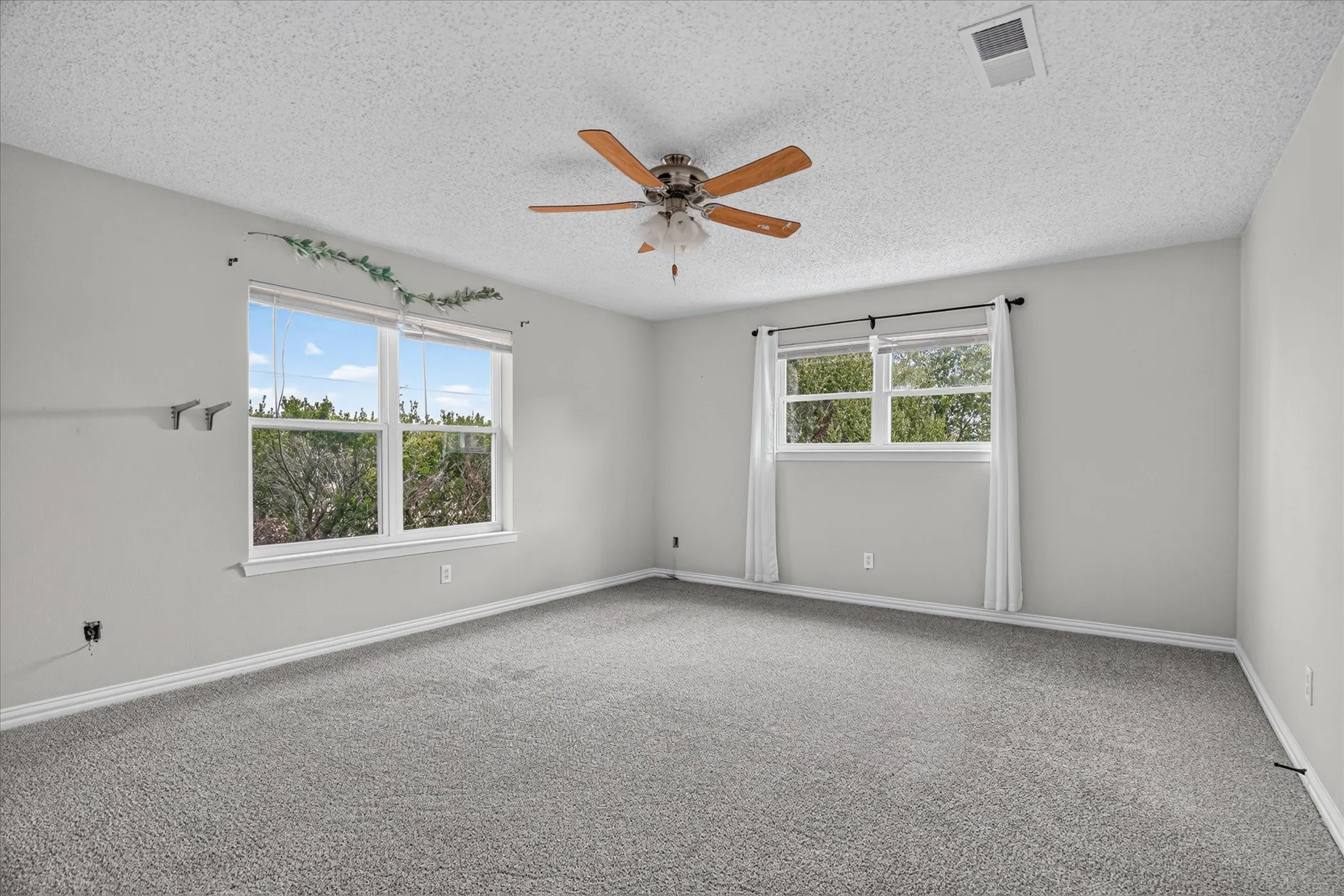 Single Family Residence For Sale in Johnson County , 12653 fm 2331, Godley, Texas 76044, 4 Bedroom, 3 Bathroom, Garage spaces, 1,692 Sqft, built in 2010, mls#21405992, Real Estate Agent in Godley, Homes For Sale in Johnson county, Homes For Sale in Godley, Realtor in Godley Texas, Real Estate Brokerage Independent Realty Texas, Luminita Cordes Realtor
