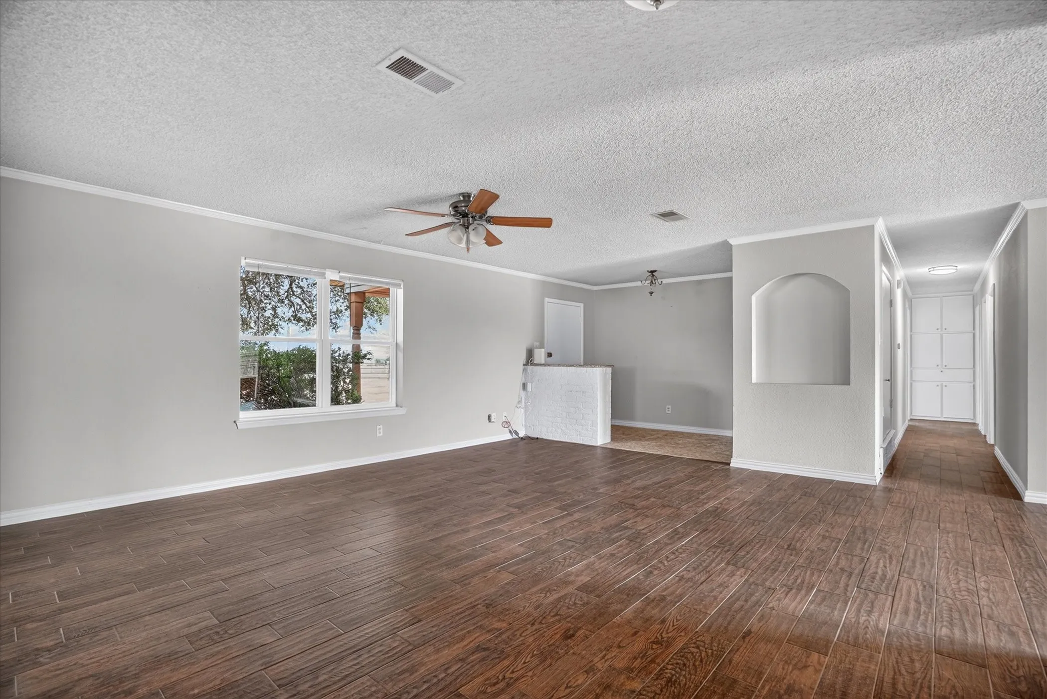 Single Family Residence For Sale in Johnson County , 12653 fm 2331, Godley, Texas 76044, 4 Bedroom, 3 Bathroom, Garage spaces, 1,692 Sqft, built in 2010, mls#21405992, Real Estate Agent in Godley, Homes For Sale in Johnson county, Homes For Sale in Godley, Realtor in Godley Texas, Real Estate Brokerage Independent Realty Texas, Luminita Cordes Realtor