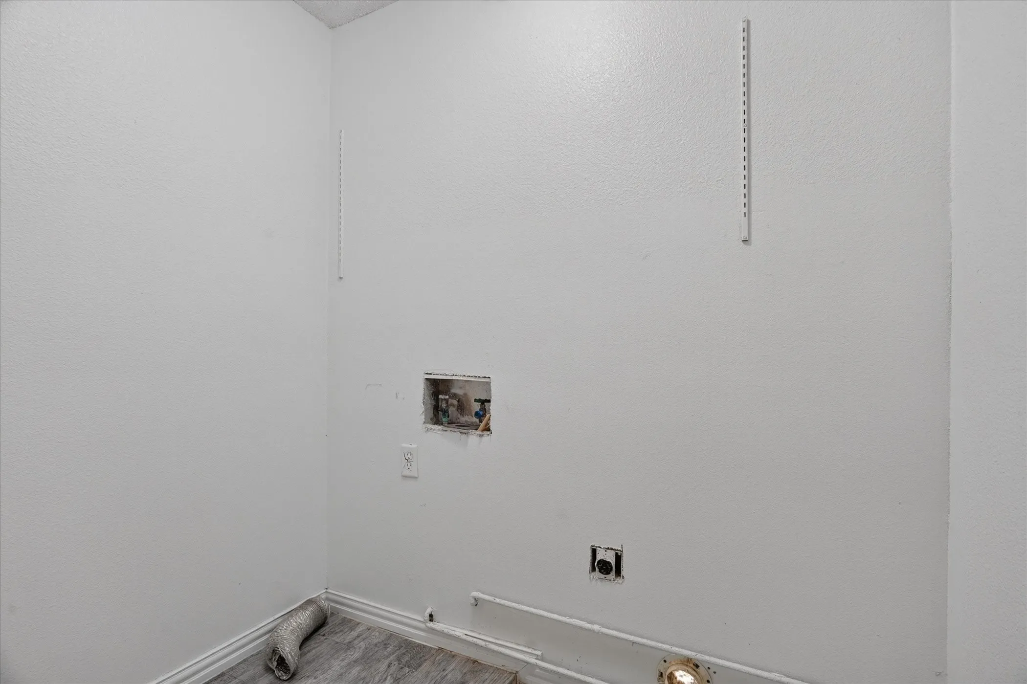 Single Family Residence For Sale in Johnson County , 12653 fm 2331, Godley, Texas 76044, 4 Bedroom, 3 Bathroom, Garage spaces, 1,692 Sqft, built in 2010, mls#21405992, Real Estate Agent in Godley, Homes For Sale in Johnson county, Homes For Sale in Godley, Realtor in Godley Texas, Real Estate Brokerage Independent Realty Texas, Luminita Cordes Realtor
