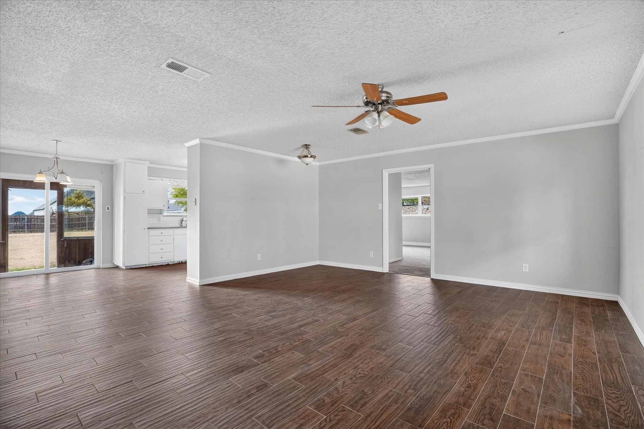 Single Family Residence For Sale in Johnson County , 12653 fm 2331, Godley, Texas 76044, 4 Bedroom, 3 Bathroom, Garage spaces, 1,692 Sqft, built in 2010, mls#21405992, Real Estate Agent in Godley, Homes For Sale in Johnson county, Homes For Sale in Godley, Realtor in Godley Texas, Real Estate Brokerage Independent Realty Texas, Luminita Cordes Realtor