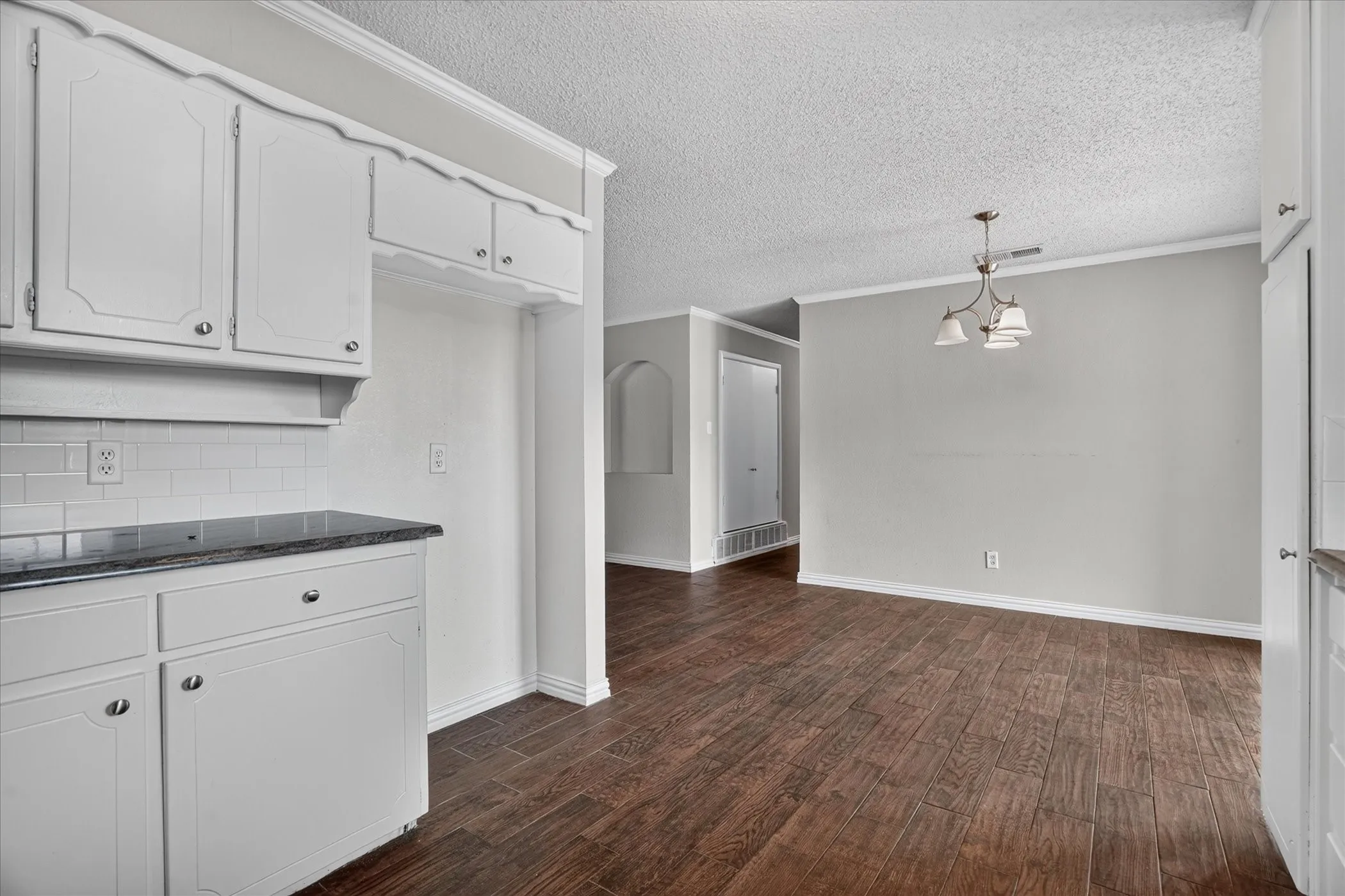 Single Family Residence For Sale in Johnson County , 12653 fm 2331, Godley, Texas 76044, 4 Bedroom, 3 Bathroom, Garage spaces, 1,692 Sqft, built in 2010, mls#21405992, Real Estate Agent in Godley, Homes For Sale in Johnson county, Homes For Sale in Godley, Realtor in Godley Texas, Real Estate Brokerage Independent Realty Texas, Luminita Cordes Realtor