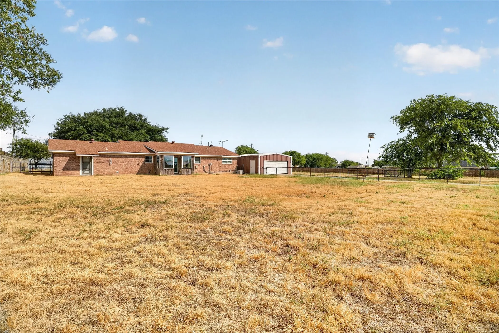 Single Family Residence For Sale in Johnson County , 12653 fm 2331, Godley, Texas 76044, 4 Bedroom, 3 Bathroom, Garage spaces, 1,692 Sqft, built in 2010, mls#21405992, Real Estate Agent in Godley, Homes For Sale in Johnson county, Homes For Sale in Godley, Realtor in Godley Texas, Real Estate Brokerage Independent Realty Texas, Luminita Cordes Realtor