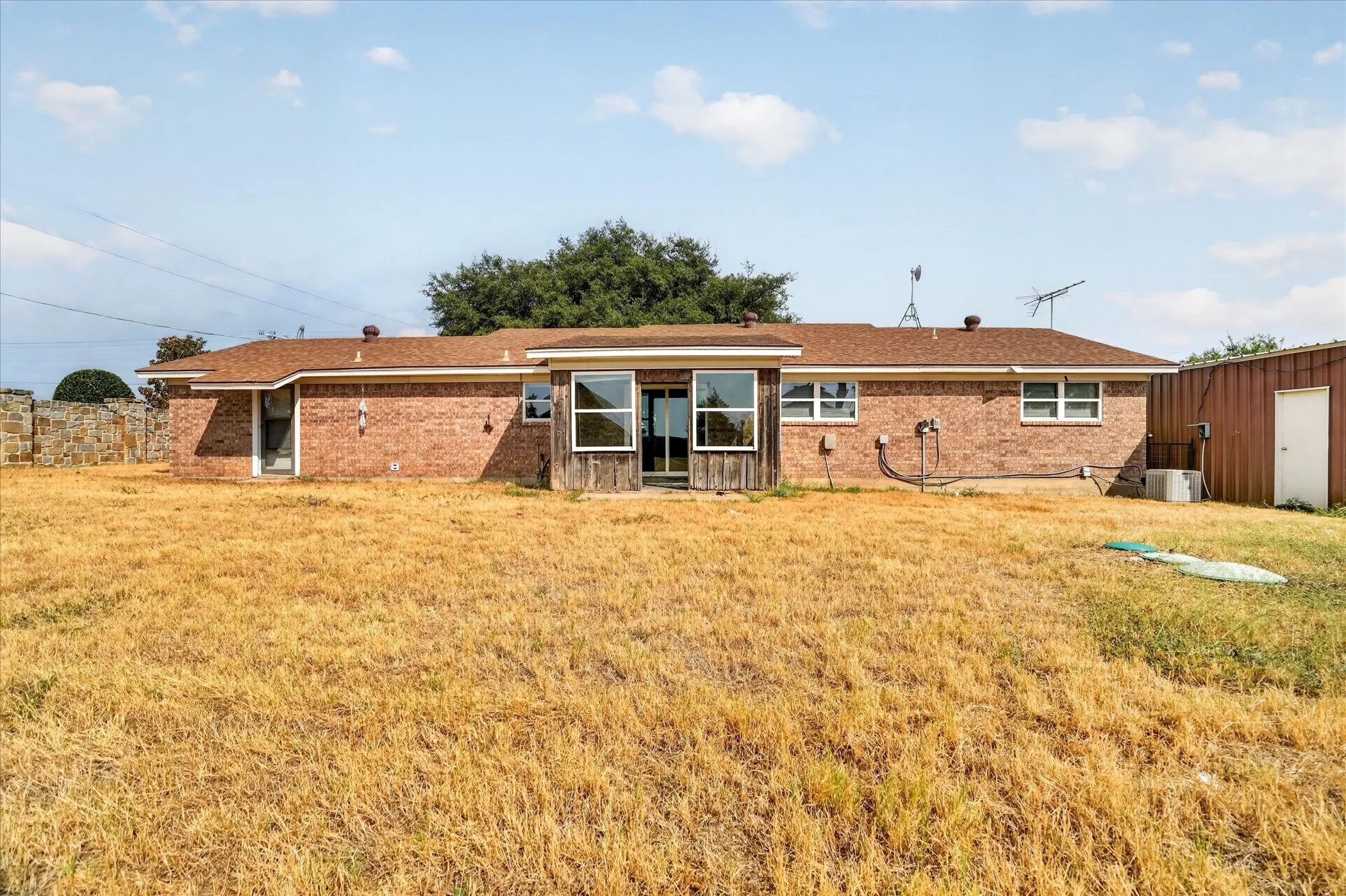 Single Family Residence For Sale in Johnson County , 12653 fm 2331, Godley, Texas 76044, 4 Bedroom, 3 Bathroom, Garage spaces, 1,692 Sqft, built in 2010, mls#21405992, Real Estate Agent in Godley, Homes For Sale in Johnson county, Homes For Sale in Godley, Realtor in Godley Texas, Real Estate Brokerage Independent Realty Texas, Luminita Cordes Realtor