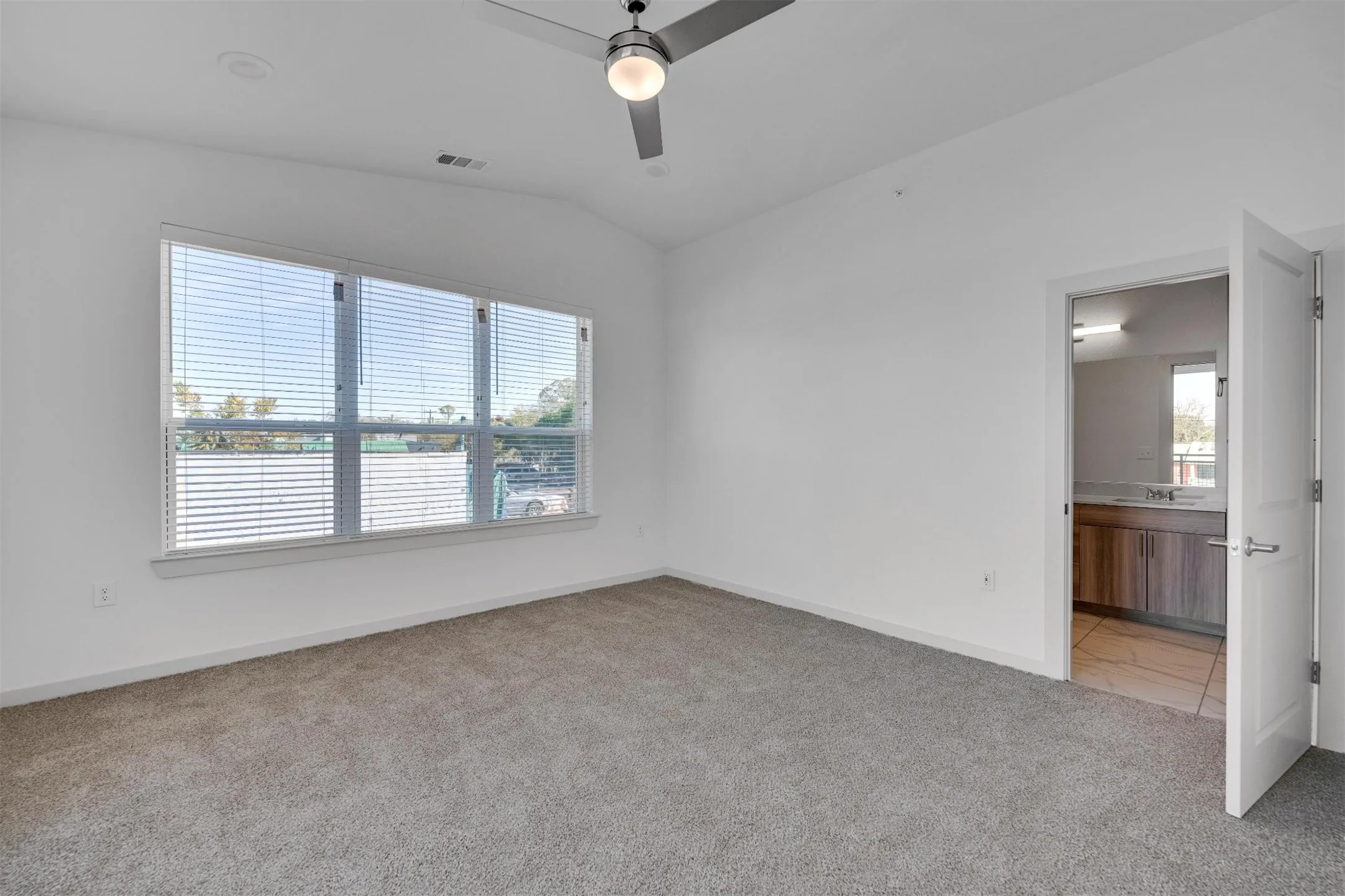 Townhouse For Rent in Dallas County , 10030 Garland Road 2302, Dallas, Texas 75218, 2 Bedroom, 3 Bathroom, 1 Garage spaces, 1,562 Sqft, built in 2023, mls#21406040, Real Estate Agent in Dallas, Homes For Rent in Dallas county, Homes For Rent in Dallas, Realtor in Dallas Texas, Real Estate Brokerage Independent Realty Texas, Luminita Cordes Realtor