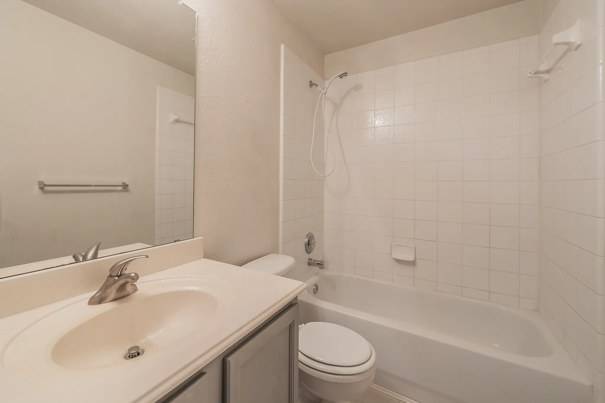 Single Family Residence For Rent in Denton County , 2612 Redcedar Drive, Little Elm, Texas 75068, 3 Bedroom, 2 Bathroom, 2 Garage spaces, 1,703 Sqft, built in 2002, mls#21406026, Real Estate Agent in Little Elm, Homes For Rent in Denton county, Homes For Rent in Little Elm, Realtor in Little Elm Texas, Real Estate Brokerage Independent Realty Texas, Luminita Cordes Realtor
