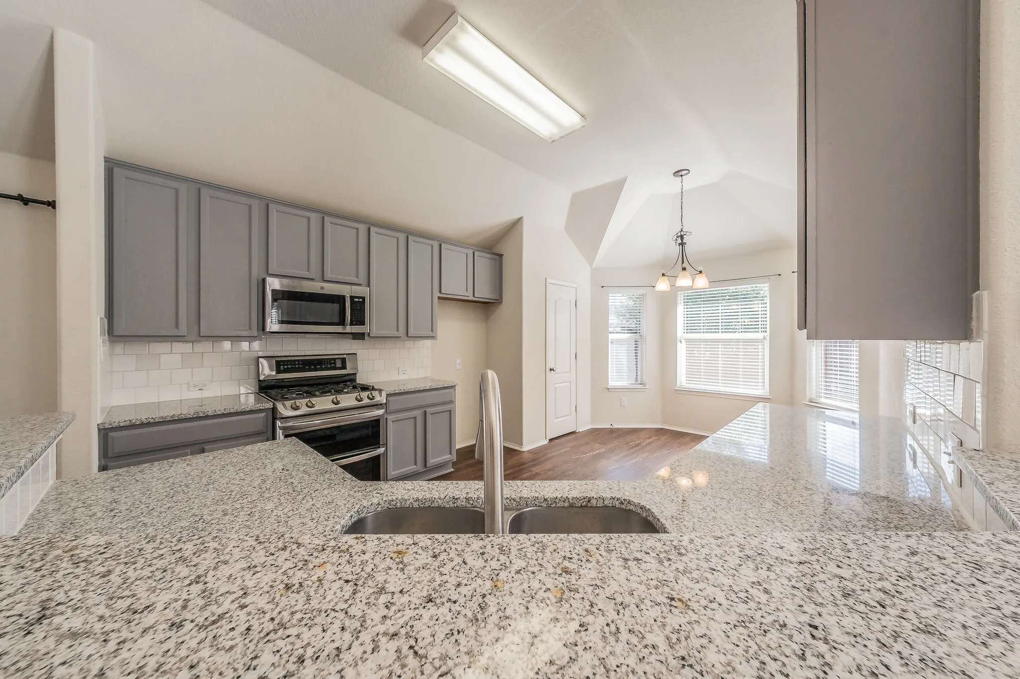 Single Family Residence For Rent in Denton County , 2612 Redcedar Drive, Little Elm, Texas 75068, 3 Bedroom, 2 Bathroom, 2 Garage spaces, 1,703 Sqft, built in 2002, mls#21406026, Real Estate Agent in Little Elm, Homes For Rent in Denton county, Homes For Rent in Little Elm, Realtor in Little Elm Texas, Real Estate Brokerage Independent Realty Texas, Luminita Cordes Realtor