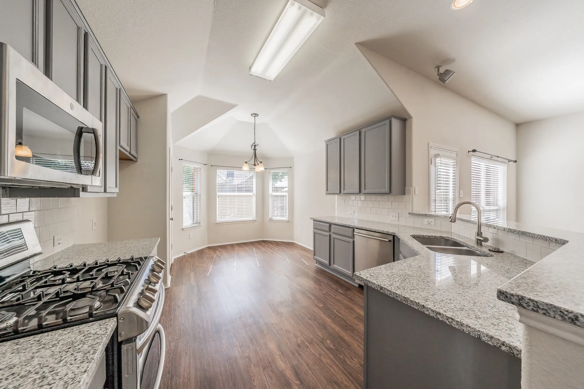 Single Family Residence For Rent in Denton County , 2612 Redcedar Drive, Little Elm, Texas 75068, 3 Bedroom, 2 Bathroom, 2 Garage spaces, 1,703 Sqft, built in 2002, mls#21406026, Real Estate Agent in Little Elm, Homes For Rent in Denton county, Homes For Rent in Little Elm, Realtor in Little Elm Texas, Real Estate Brokerage Independent Realty Texas, Luminita Cordes Realtor