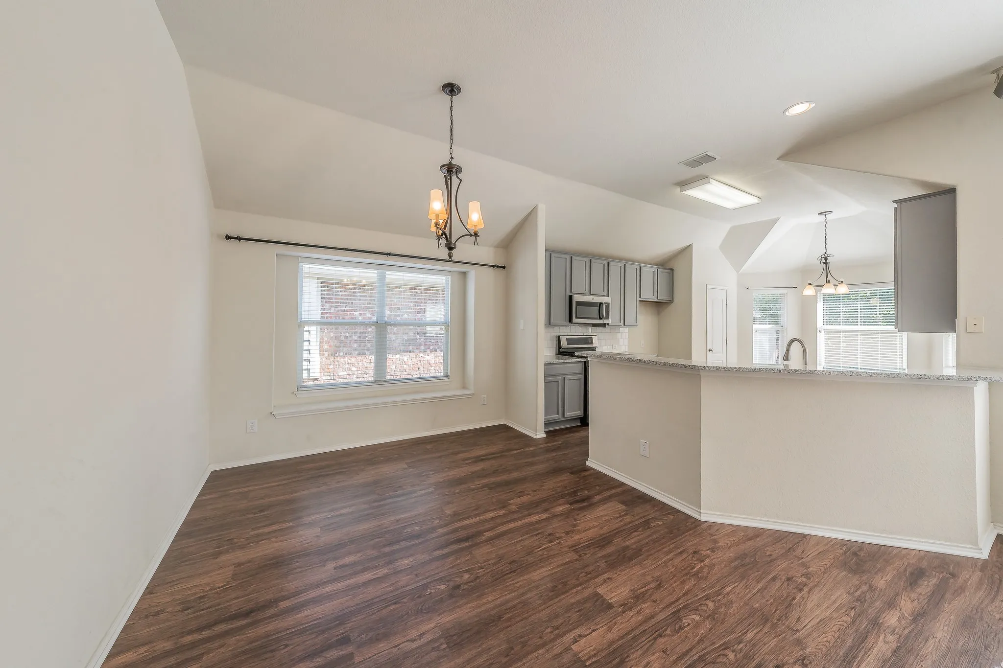 Single Family Residence For Rent in Denton County , 2612 Redcedar Drive, Little Elm, Texas 75068, 3 Bedroom, 2 Bathroom, 2 Garage spaces, 1,703 Sqft, built in 2002, mls#21406026, Real Estate Agent in Little Elm, Homes For Rent in Denton county, Homes For Rent in Little Elm, Realtor in Little Elm Texas, Real Estate Brokerage Independent Realty Texas, Luminita Cordes Realtor