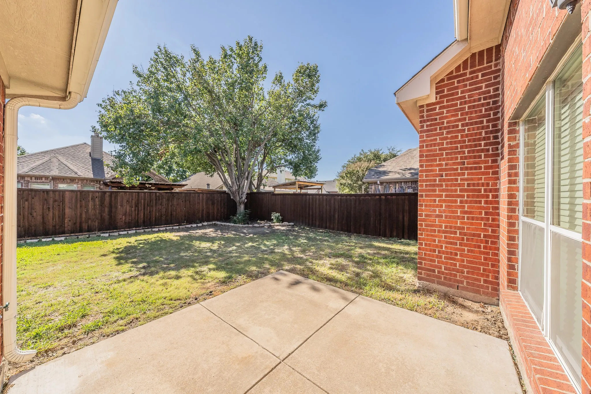 Single Family Residence For Rent in Denton County , 2612 Redcedar Drive, Little Elm, Texas 75068, 3 Bedroom, 2 Bathroom, 2 Garage spaces, 1,703 Sqft, built in 2002, mls#21406026, Real Estate Agent in Little Elm, Homes For Rent in Denton county, Homes For Rent in Little Elm, Realtor in Little Elm Texas, Real Estate Brokerage Independent Realty Texas, Luminita Cordes Realtor