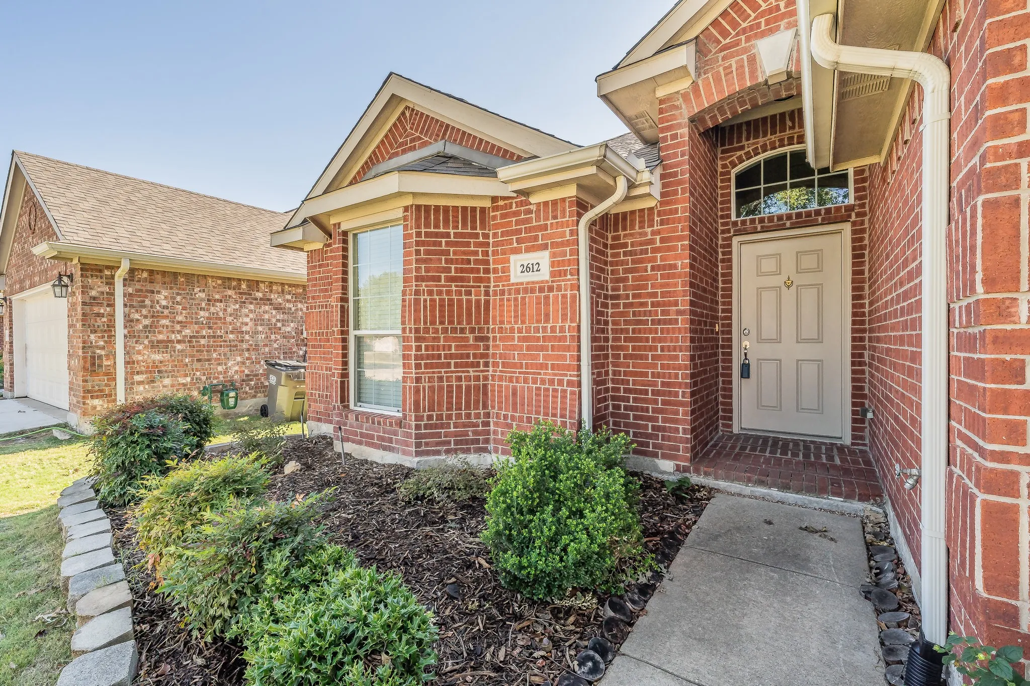 Single Family Residence For Rent in Denton County , 2612 Redcedar Drive, Little Elm, Texas 75068, 3 Bedroom, 2 Bathroom, 2 Garage spaces, 1,703 Sqft, built in 2002, mls#21406026, Real Estate Agent in Little Elm, Homes For Rent in Denton county, Homes For Rent in Little Elm, Realtor in Little Elm Texas, Real Estate Brokerage Independent Realty Texas, Luminita Cordes Realtor