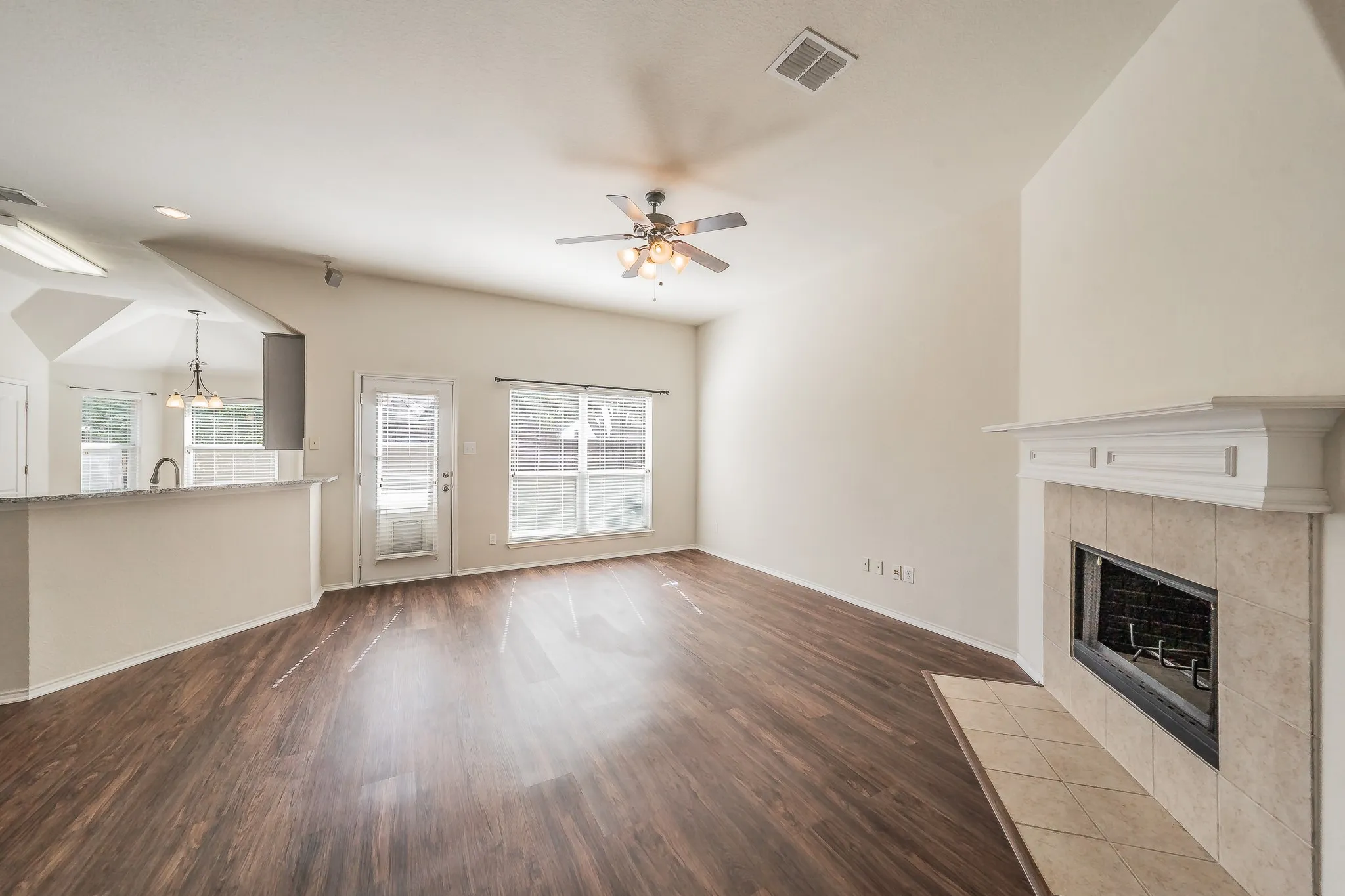 Single Family Residence For Rent in Denton County , 2612 Redcedar Drive, Little Elm, Texas 75068, 3 Bedroom, 2 Bathroom, 2 Garage spaces, 1,703 Sqft, built in 2002, mls#21406026, Real Estate Agent in Little Elm, Homes For Rent in Denton county, Homes For Rent in Little Elm, Realtor in Little Elm Texas, Real Estate Brokerage Independent Realty Texas, Luminita Cordes Realtor