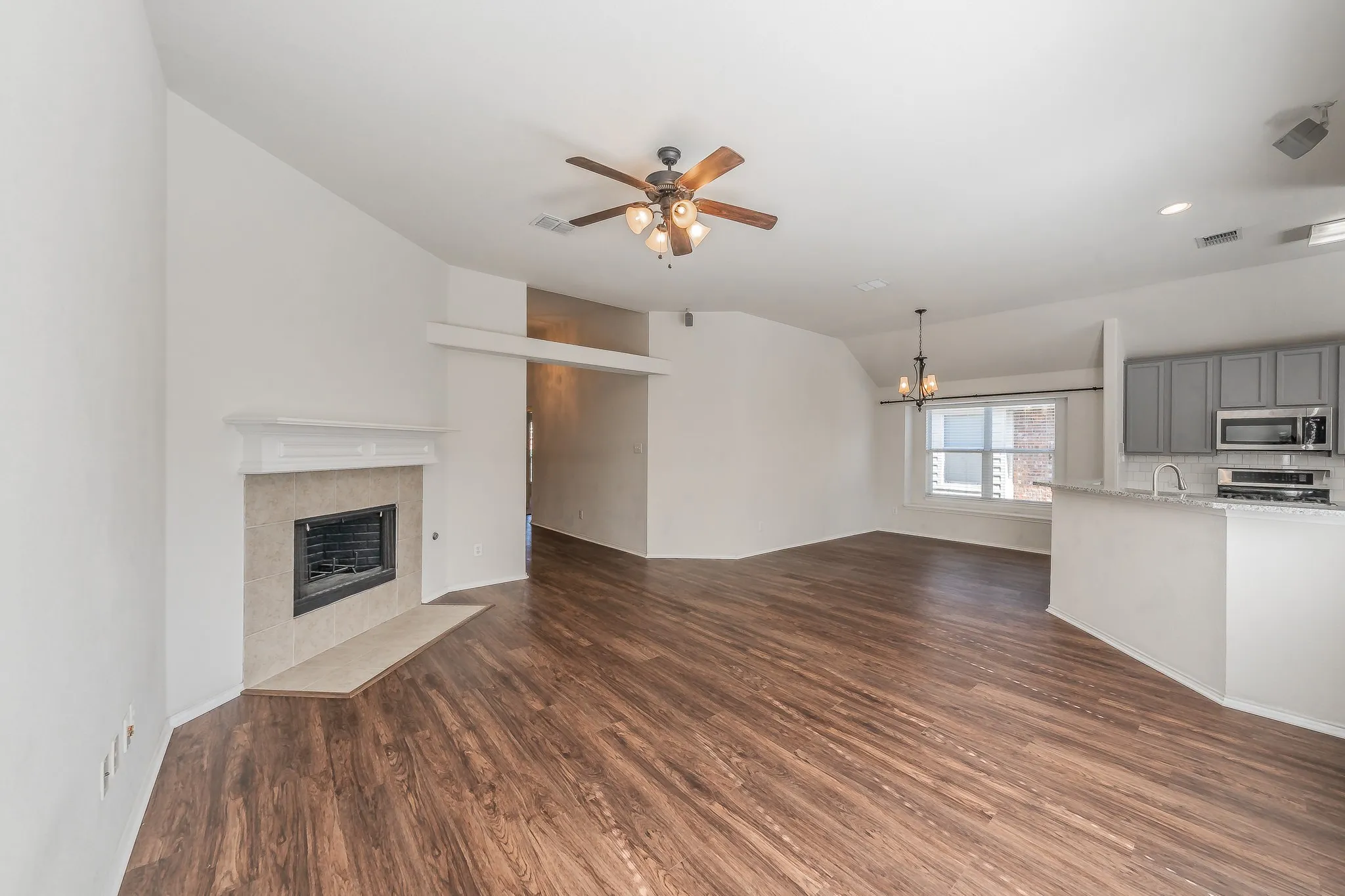 Single Family Residence For Rent in Denton County , 2612 Redcedar Drive, Little Elm, Texas 75068, 3 Bedroom, 2 Bathroom, 2 Garage spaces, 1,703 Sqft, built in 2002, mls#21406026, Real Estate Agent in Little Elm, Homes For Rent in Denton county, Homes For Rent in Little Elm, Realtor in Little Elm Texas, Real Estate Brokerage Independent Realty Texas, Luminita Cordes Realtor