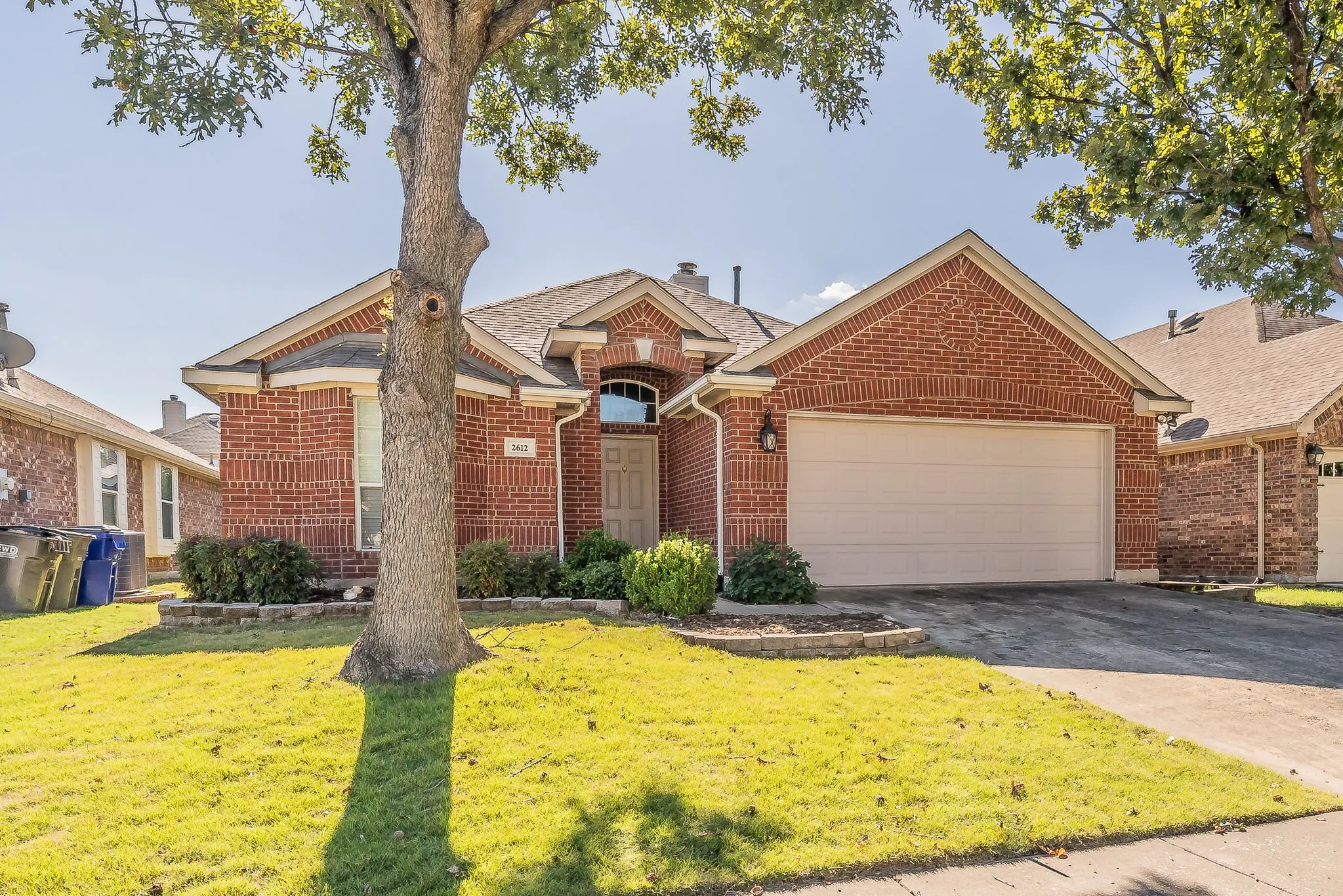 Single Family Residence For Rent in Denton County , 2612 Redcedar Drive, Little Elm, Texas 75068, 3 Bedroom, 2 Bathroom, 2 Garage spaces, 1,703 Sqft, built in 2002, mls#21406026, Real Estate Agent in Little Elm, Homes For Rent in Denton county, Homes For Rent in Little Elm, Realtor in Little Elm Texas, Real Estate Brokerage Independent Realty Texas, Luminita Cordes Realtor