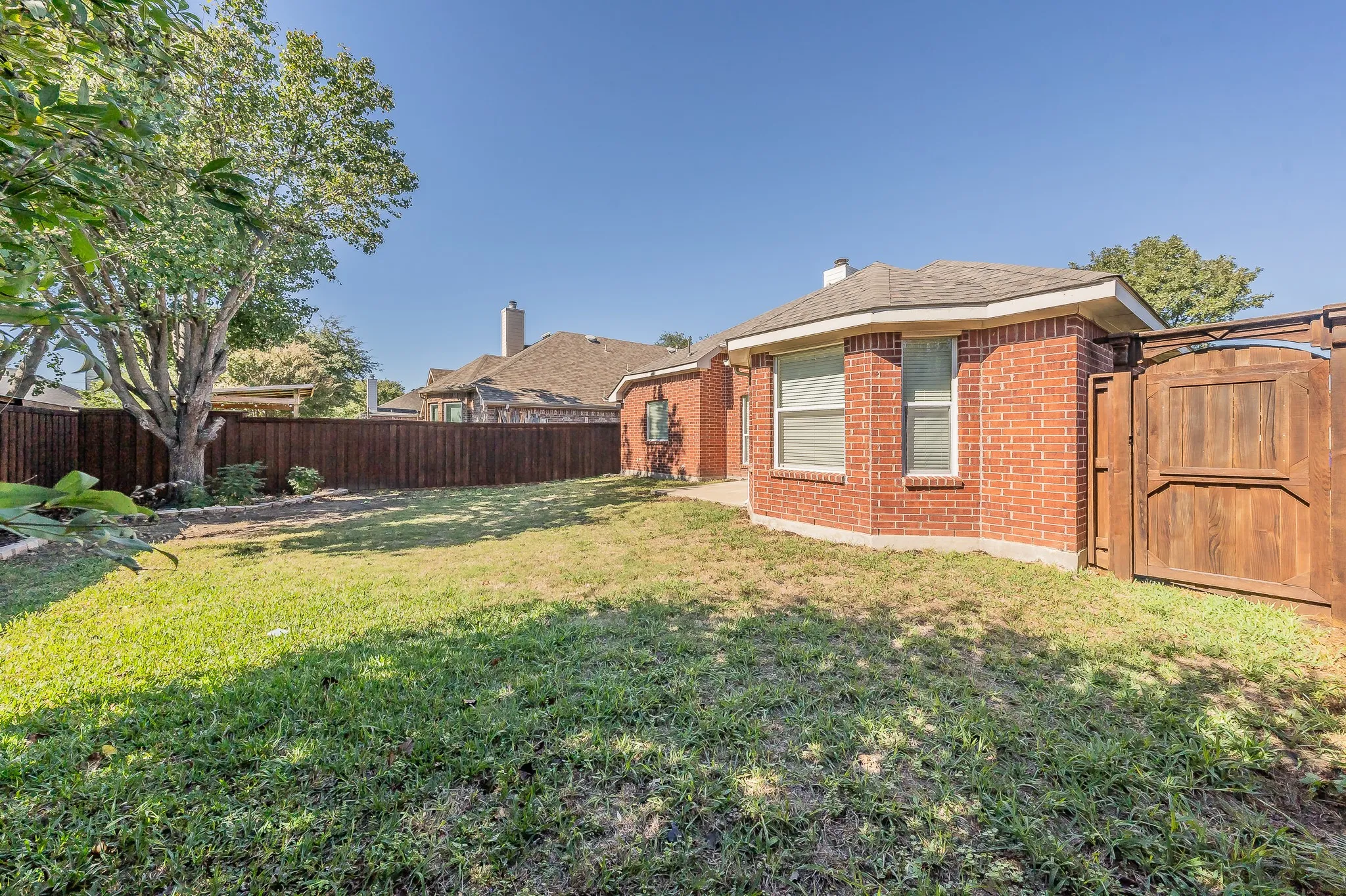 Single Family Residence For Rent in Denton County , 2612 Redcedar Drive, Little Elm, Texas 75068, 3 Bedroom, 2 Bathroom, 2 Garage spaces, 1,703 Sqft, built in 2002, mls#21406026, Real Estate Agent in Little Elm, Homes For Rent in Denton county, Homes For Rent in Little Elm, Realtor in Little Elm Texas, Real Estate Brokerage Independent Realty Texas, Luminita Cordes Realtor