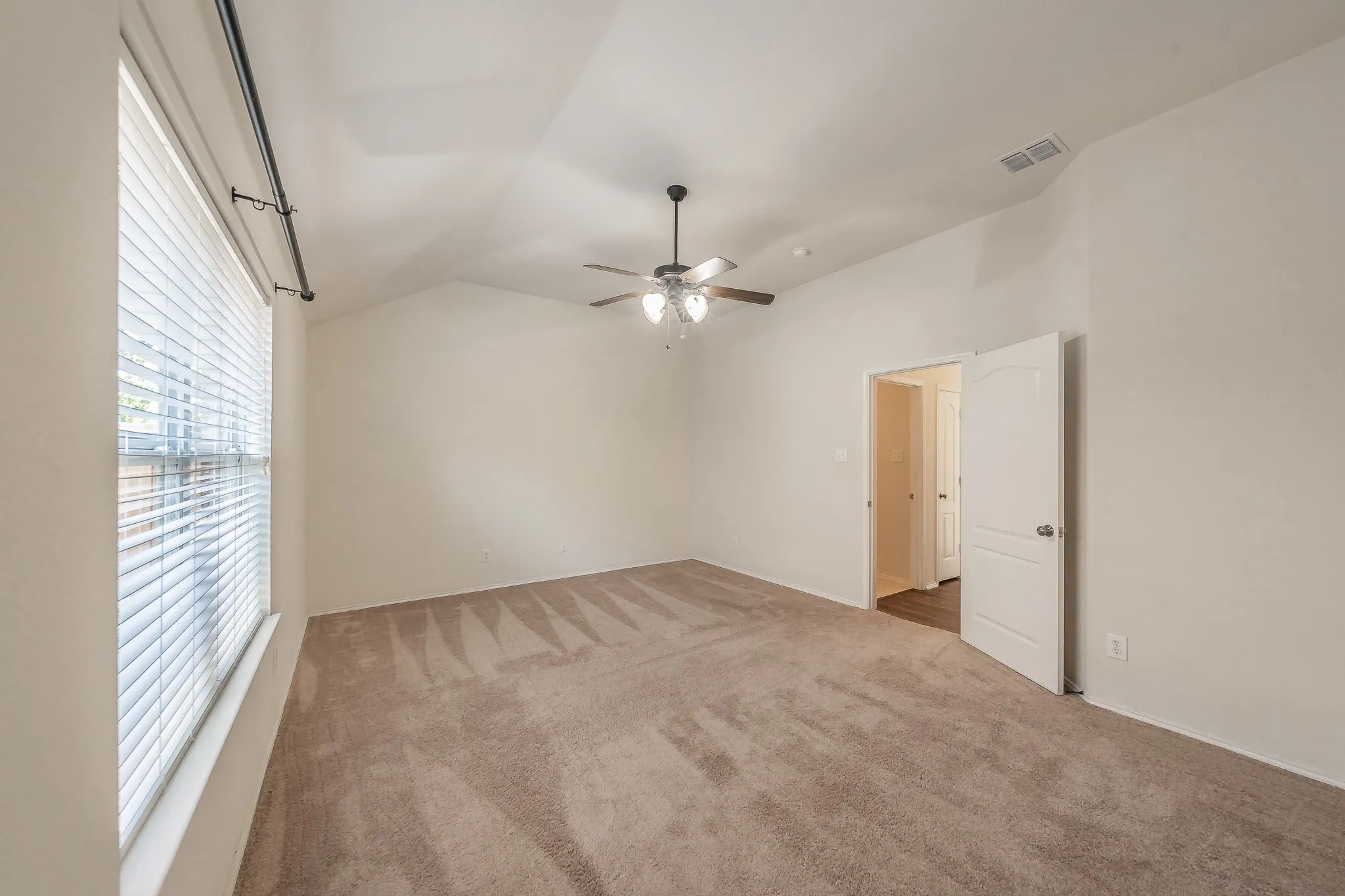 Single Family Residence For Rent in Denton County , 2612 Redcedar Drive, Little Elm, Texas 75068, 3 Bedroom, 2 Bathroom, 2 Garage spaces, 1,703 Sqft, built in 2002, mls#21406026, Real Estate Agent in Little Elm, Homes For Rent in Denton county, Homes For Rent in Little Elm, Realtor in Little Elm Texas, Real Estate Brokerage Independent Realty Texas, Luminita Cordes Realtor