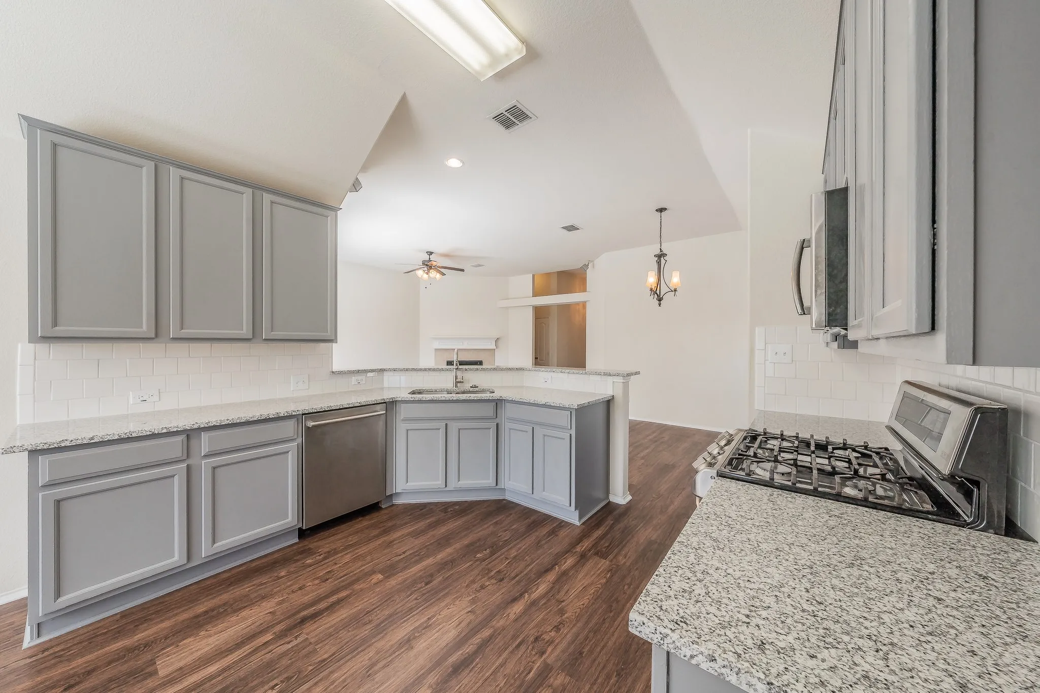 Single Family Residence For Rent in Denton County , 2612 Redcedar Drive, Little Elm, Texas 75068, 3 Bedroom, 2 Bathroom, 2 Garage spaces, 1,703 Sqft, built in 2002, mls#21406026, Real Estate Agent in Little Elm, Homes For Rent in Denton county, Homes For Rent in Little Elm, Realtor in Little Elm Texas, Real Estate Brokerage Independent Realty Texas, Luminita Cordes Realtor