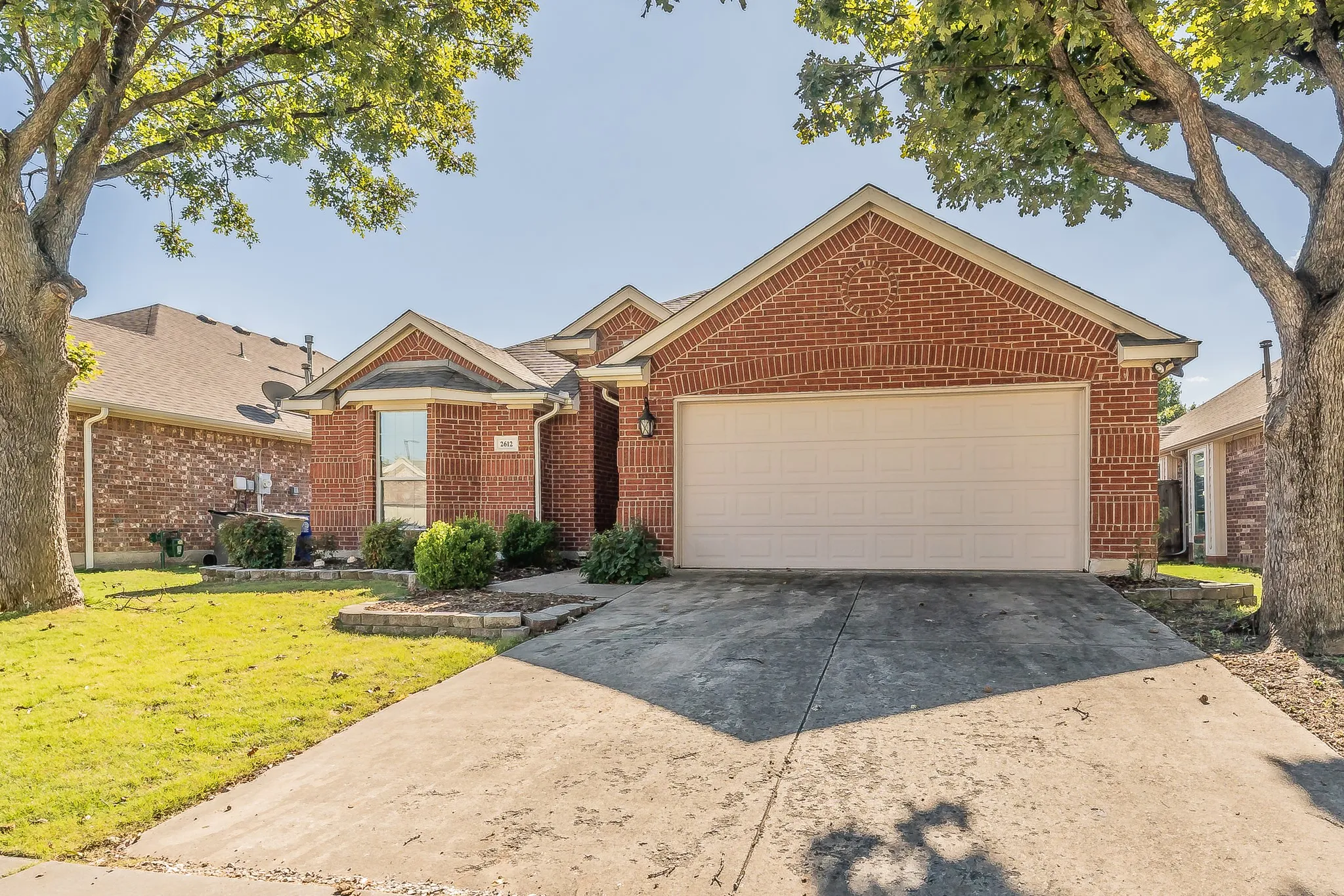 Single Family Residence For Rent in Denton County , 2612 Redcedar Drive, Little Elm, Texas 75068, 3 Bedroom, 2 Bathroom, 2 Garage spaces, 1,703 Sqft, built in 2002, mls#21406026, Real Estate Agent in Little Elm, Homes For Rent in Denton county, Homes For Rent in Little Elm, Realtor in Little Elm Texas, Real Estate Brokerage Independent Realty Texas, Luminita Cordes Realtor