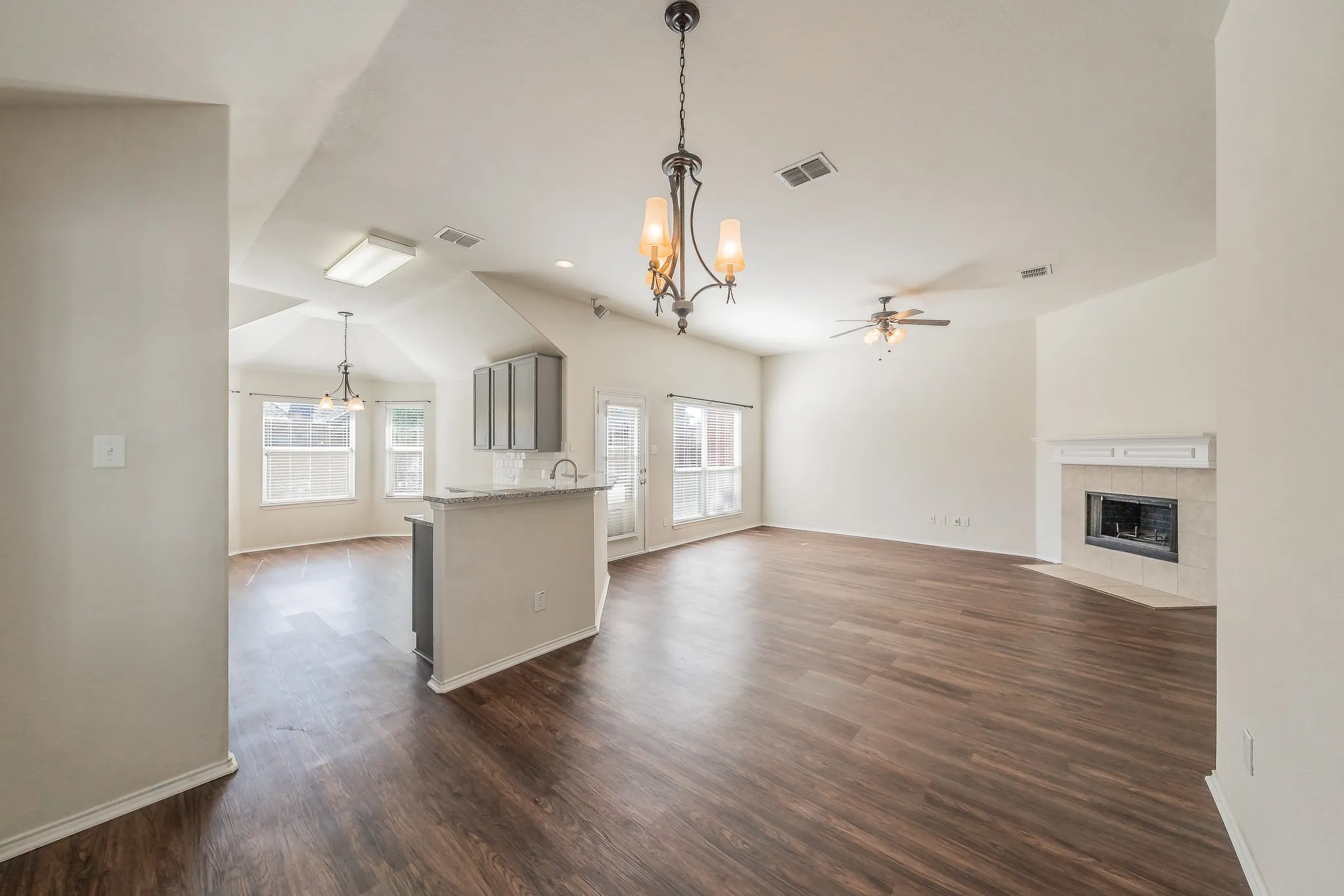 Single Family Residence For Rent in Denton County , 2612 Redcedar Drive, Little Elm, Texas 75068, 3 Bedroom, 2 Bathroom, 2 Garage spaces, 1,703 Sqft, built in 2002, mls#21406026, Real Estate Agent in Little Elm, Homes For Rent in Denton county, Homes For Rent in Little Elm, Realtor in Little Elm Texas, Real Estate Brokerage Independent Realty Texas, Luminita Cordes Realtor