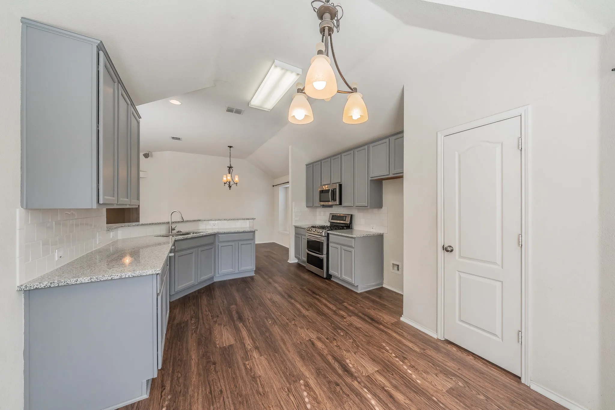 Single Family Residence For Rent in Denton County , 2612 Redcedar Drive, Little Elm, Texas 75068, 3 Bedroom, 2 Bathroom, 2 Garage spaces, 1,703 Sqft, built in 2002, mls#21406026, Real Estate Agent in Little Elm, Homes For Rent in Denton county, Homes For Rent in Little Elm, Realtor in Little Elm Texas, Real Estate Brokerage Independent Realty Texas, Luminita Cordes Realtor