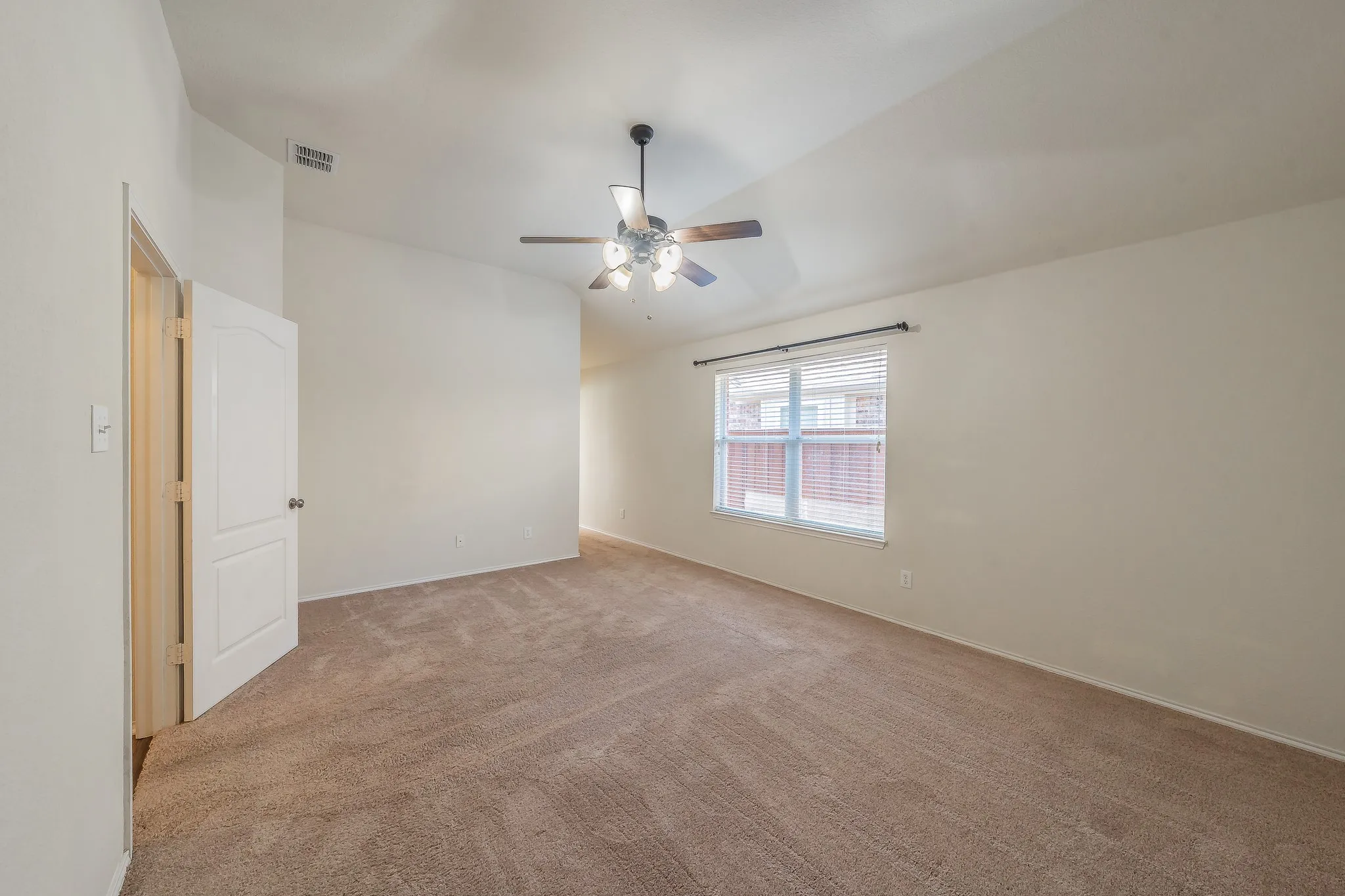 Single Family Residence For Rent in Denton County , 2612 Redcedar Drive, Little Elm, Texas 75068, 3 Bedroom, 2 Bathroom, 2 Garage spaces, 1,703 Sqft, built in 2002, mls#21406026, Real Estate Agent in Little Elm, Homes For Rent in Denton county, Homes For Rent in Little Elm, Realtor in Little Elm Texas, Real Estate Brokerage Independent Realty Texas, Luminita Cordes Realtor