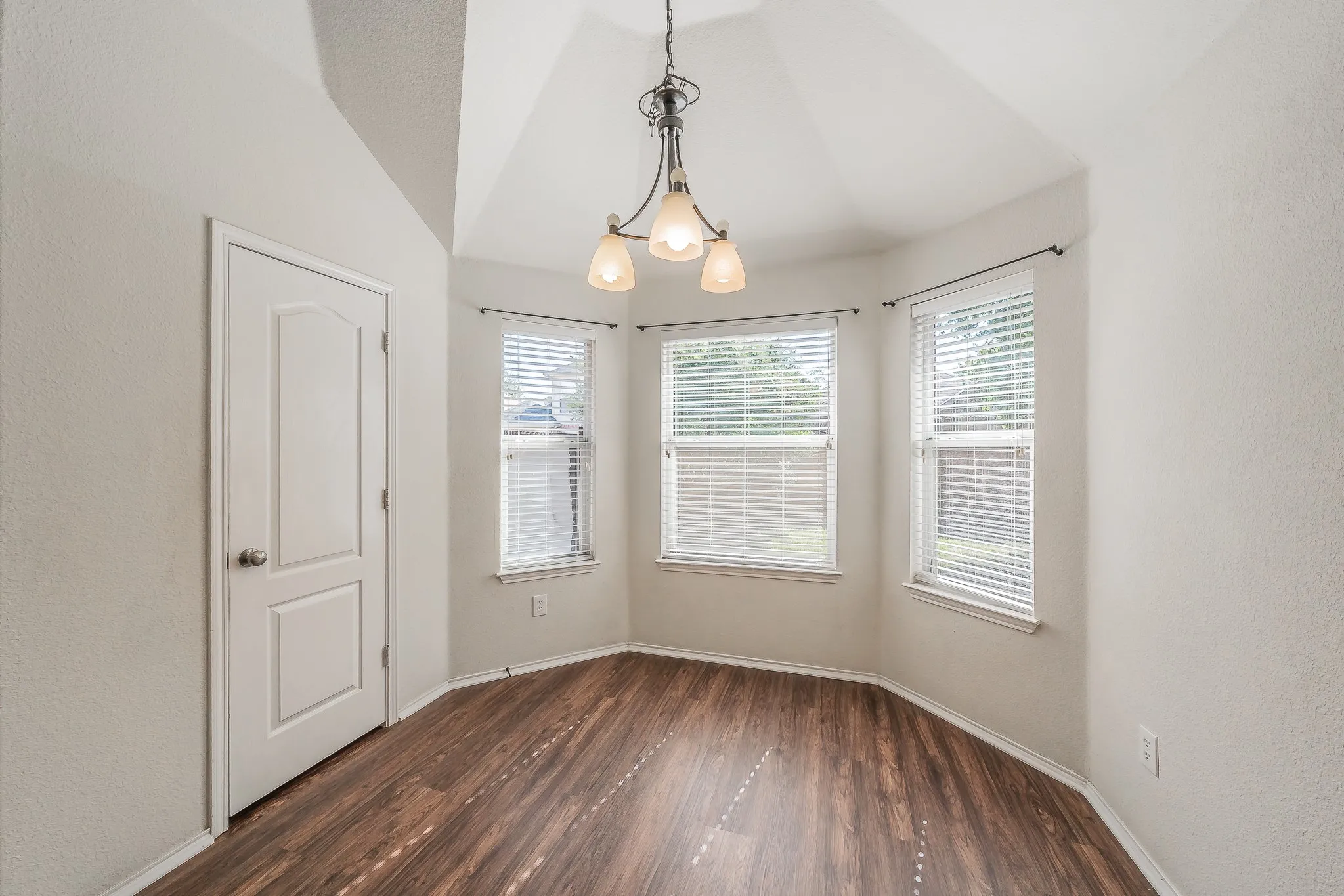 Single Family Residence For Rent in Denton County , 2612 Redcedar Drive, Little Elm, Texas 75068, 3 Bedroom, 2 Bathroom, 2 Garage spaces, 1,703 Sqft, built in 2002, mls#21406026, Real Estate Agent in Little Elm, Homes For Rent in Denton county, Homes For Rent in Little Elm, Realtor in Little Elm Texas, Real Estate Brokerage Independent Realty Texas, Luminita Cordes Realtor