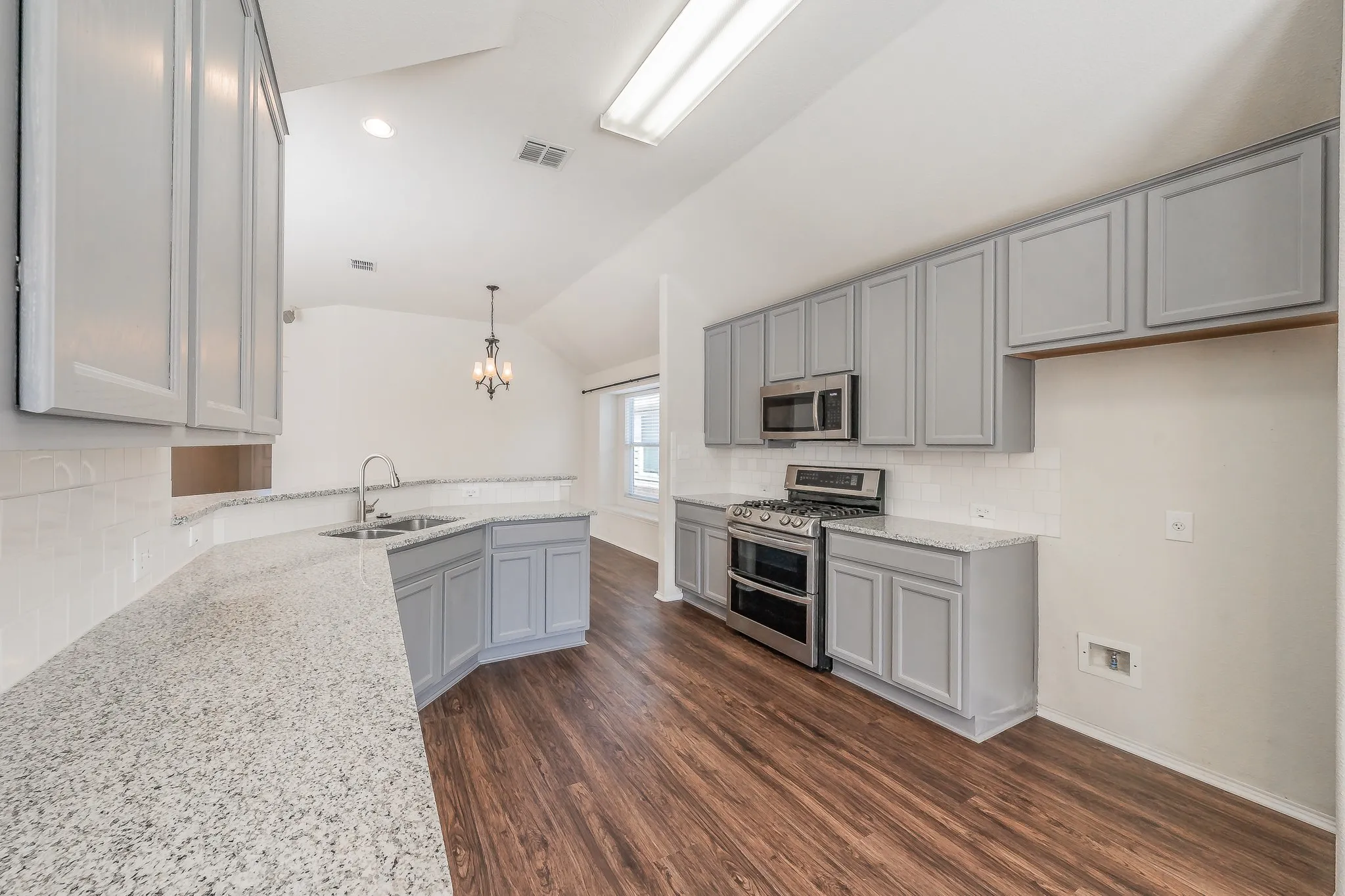Single Family Residence For Rent in Denton County , 2612 Redcedar Drive, Little Elm, Texas 75068, 3 Bedroom, 2 Bathroom, 2 Garage spaces, 1,703 Sqft, built in 2002, mls#21406026, Real Estate Agent in Little Elm, Homes For Rent in Denton county, Homes For Rent in Little Elm, Realtor in Little Elm Texas, Real Estate Brokerage Independent Realty Texas, Luminita Cordes Realtor
