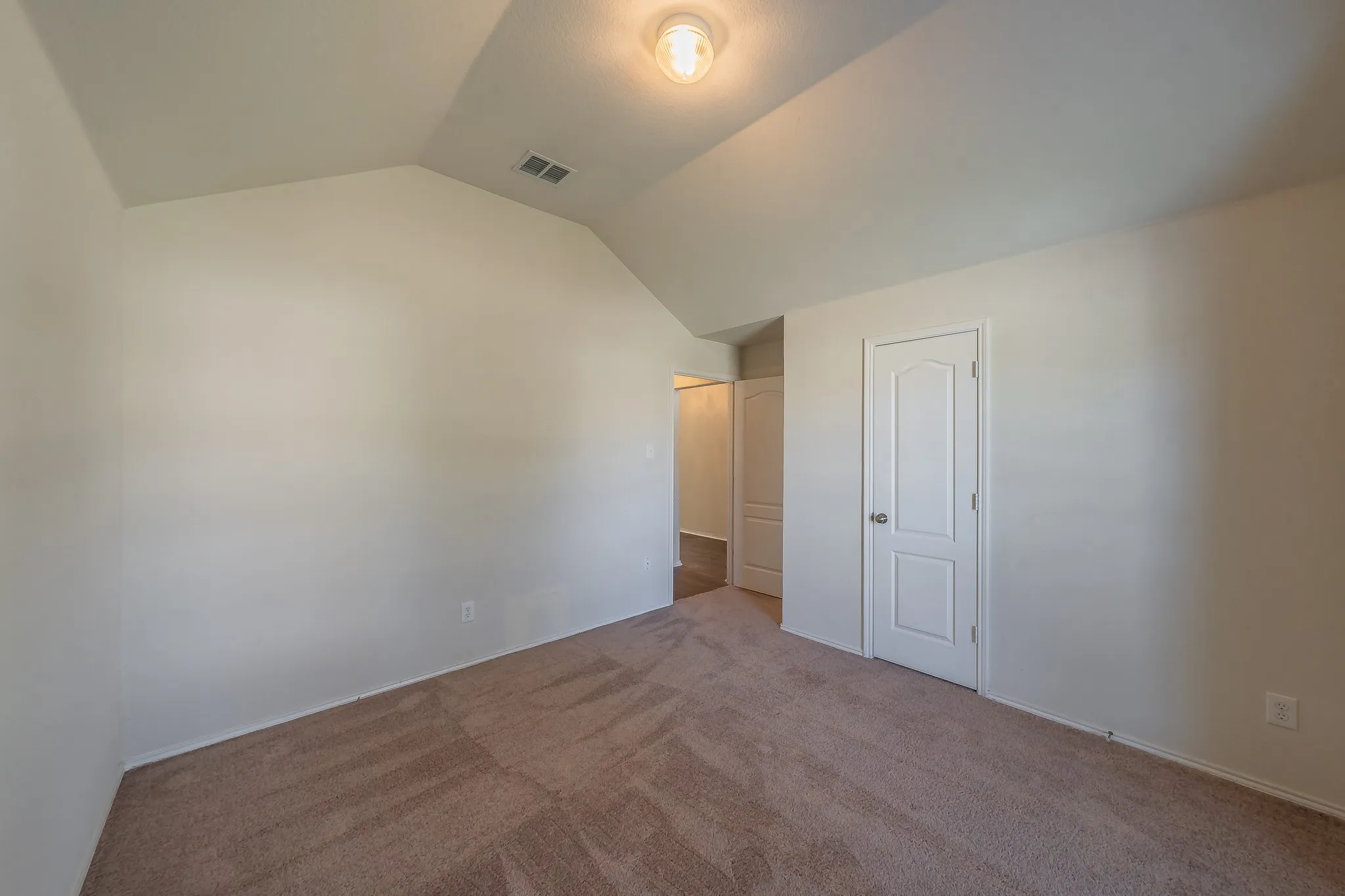 Single Family Residence For Rent in Denton County , 2612 Redcedar Drive, Little Elm, Texas 75068, 3 Bedroom, 2 Bathroom, 2 Garage spaces, 1,703 Sqft, built in 2002, mls#21406026, Real Estate Agent in Little Elm, Homes For Rent in Denton county, Homes For Rent in Little Elm, Realtor in Little Elm Texas, Real Estate Brokerage Independent Realty Texas, Luminita Cordes Realtor