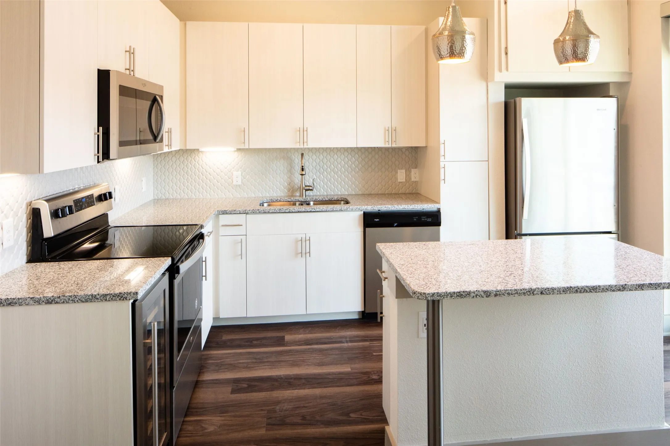 Apartment For Rent in Dallas County , 6000 Gaston Avenue 209, Dallas, Texas 75214, 1 Bedroom, 1 Bathroom, Garage spaces, 510 Sqft, built in 2018, mls#21406042, Real Estate Agent in Dallas, Homes For Rent in Dallas county, Homes For Rent in Dallas, Realtor in Dallas Texas, Real Estate Brokerage Independent Realty Texas, Luminita Cordes Realtor