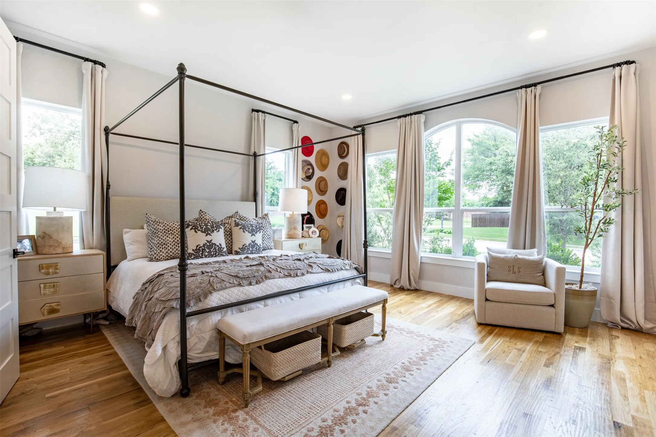 Single Family Residence For Sale in Denton County , 5198 Kiowa Drive, Frisco, Texas 75034, 5 Bedroom, 4 Bathroom, 2 Garage spaces, 4,721 Sqft, built in 2003, mls#21405869, Real Estate Agent in Frisco, Homes For Sale in Denton county, Homes For Sale in Frisco, Realtor in Frisco Texas, Real Estate Brokerage Independent Realty Texas, Luminita Cordes Realtor