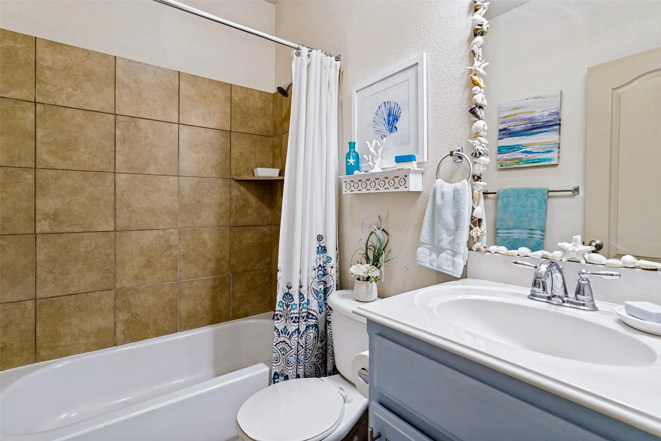 Single Family Residence For Sale in Tarrant County , 218 Buckingham Avenue, Euless, Texas 76040, 3 Bedroom, 3 Bathroom, 2 Garage spaces, 2,322 Sqft, built in 2010, mls#21405958, Real Estate Agent in Euless, Homes For Sale in Tarrant county, Homes For Sale in Euless, Realtor in Euless Texas, Real Estate Brokerage Independent Realty Texas, Luminita Cordes Realtor