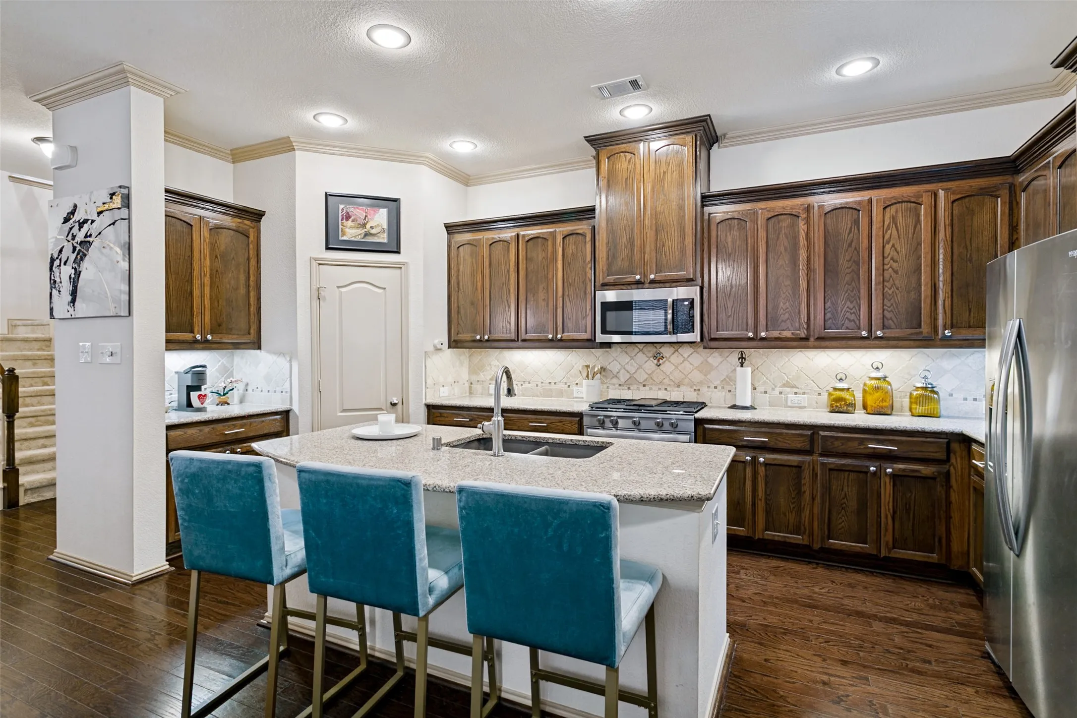Single Family Residence For Sale in Tarrant County , 218 Buckingham Avenue, Euless, Texas 76040, 3 Bedroom, 3 Bathroom, 2 Garage spaces, 2,322 Sqft, built in 2010, mls#21405958, Real Estate Agent in Euless, Homes For Sale in Tarrant county, Homes For Sale in Euless, Realtor in Euless Texas, Real Estate Brokerage Independent Realty Texas, Luminita Cordes Realtor
