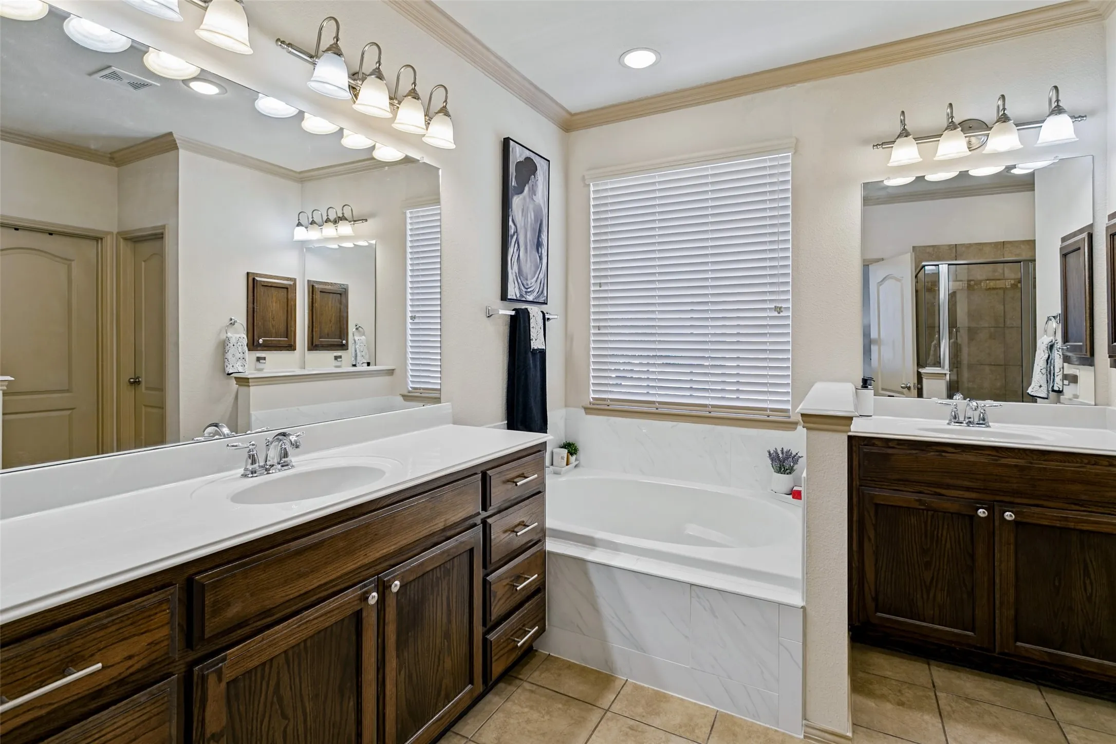Single Family Residence For Sale in Tarrant County , 218 Buckingham Avenue, Euless, Texas 76040, 3 Bedroom, 3 Bathroom, 2 Garage spaces, 2,322 Sqft, built in 2010, mls#21405958, Real Estate Agent in Euless, Homes For Sale in Tarrant county, Homes For Sale in Euless, Realtor in Euless Texas, Real Estate Brokerage Independent Realty Texas, Luminita Cordes Realtor