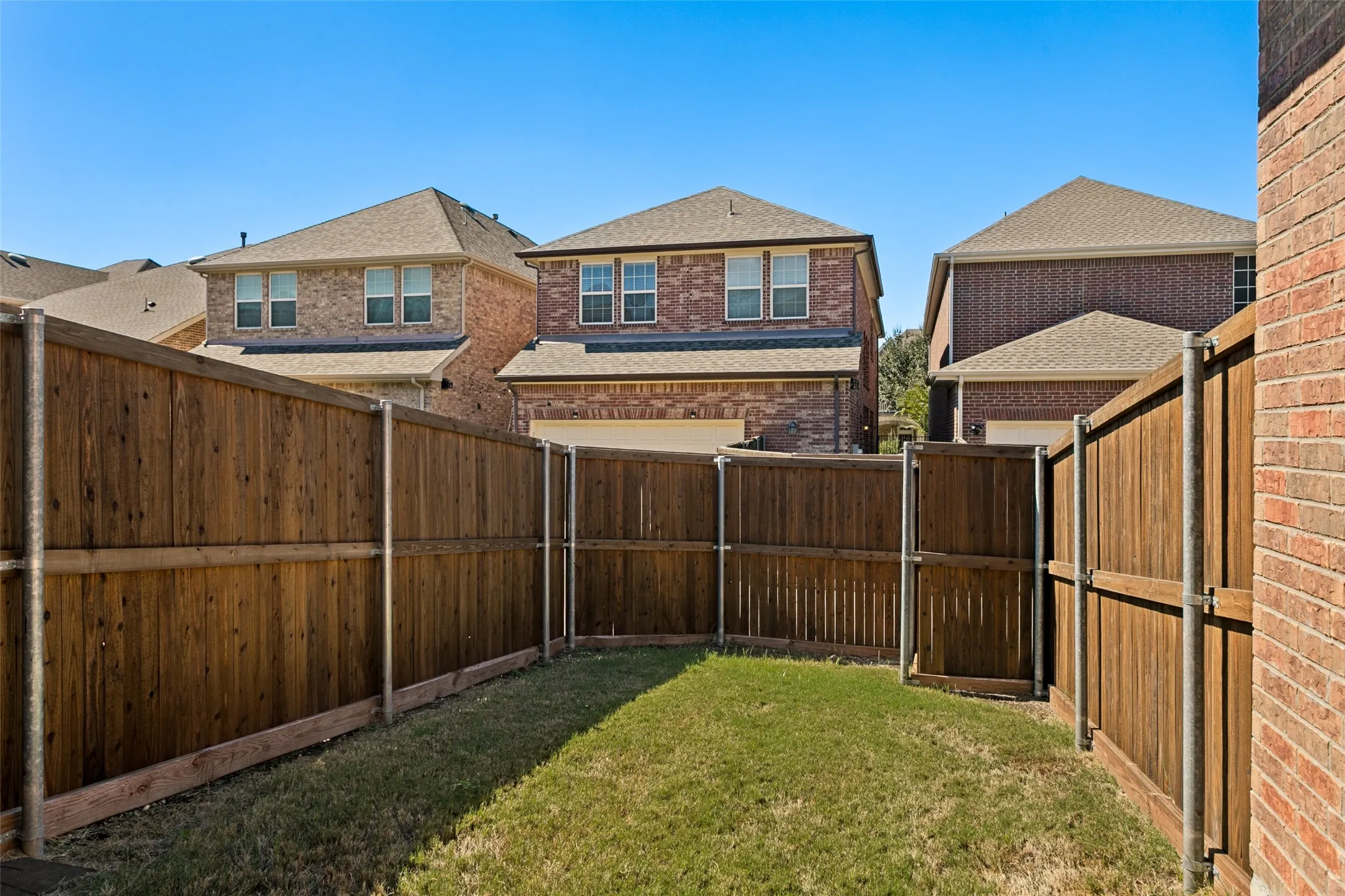 Single Family Residence For Sale in Tarrant County , 218 Buckingham Avenue, Euless, Texas 76040, 3 Bedroom, 3 Bathroom, 2 Garage spaces, 2,322 Sqft, built in 2010, mls#21405958, Real Estate Agent in Euless, Homes For Sale in Tarrant county, Homes For Sale in Euless, Realtor in Euless Texas, Real Estate Brokerage Independent Realty Texas, Luminita Cordes Realtor