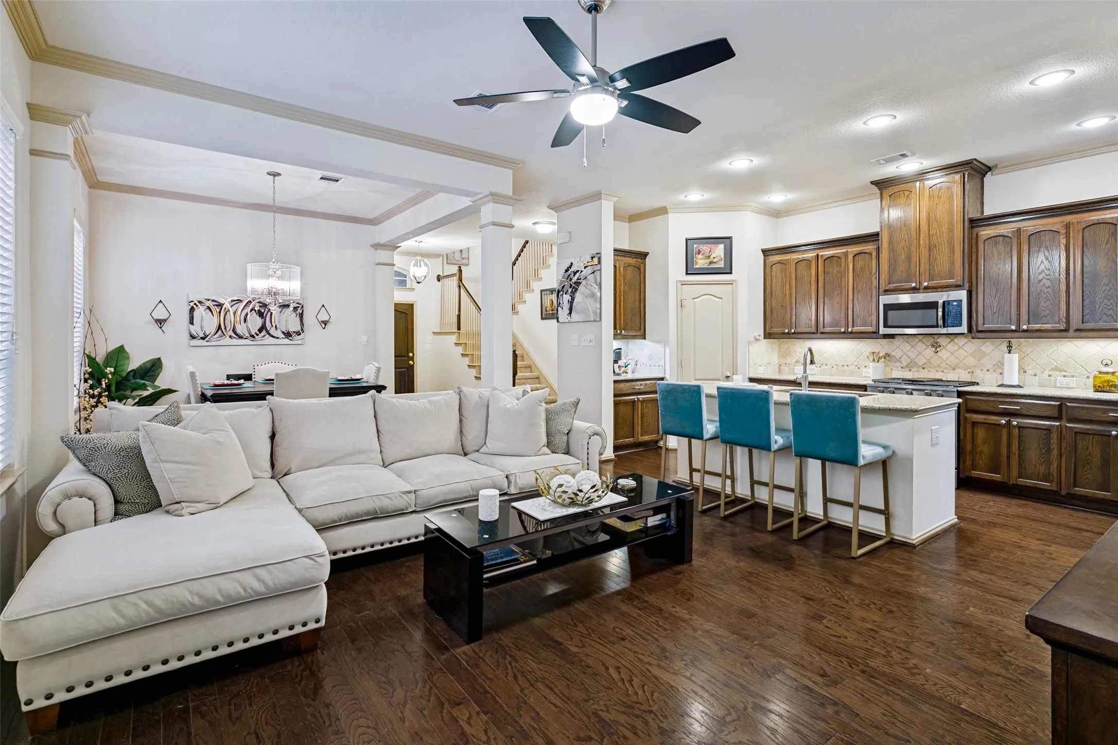 Single Family Residence For Sale in Tarrant County , 218 Buckingham Avenue, Euless, Texas 76040, 3 Bedroom, 3 Bathroom, 2 Garage spaces, 2,322 Sqft, built in 2010, mls#21405958, Real Estate Agent in Euless, Homes For Sale in Tarrant county, Homes For Sale in Euless, Realtor in Euless Texas, Real Estate Brokerage Independent Realty Texas, Luminita Cordes Realtor