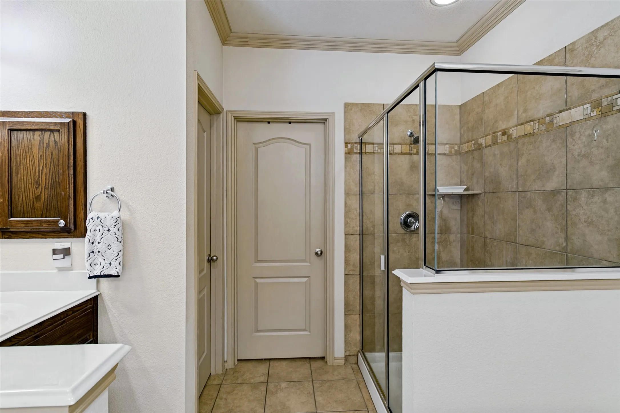 Single Family Residence For Sale in Tarrant County , 218 Buckingham Avenue, Euless, Texas 76040, 3 Bedroom, 3 Bathroom, 2 Garage spaces, 2,322 Sqft, built in 2010, mls#21405958, Real Estate Agent in Euless, Homes For Sale in Tarrant county, Homes For Sale in Euless, Realtor in Euless Texas, Real Estate Brokerage Independent Realty Texas, Luminita Cordes Realtor