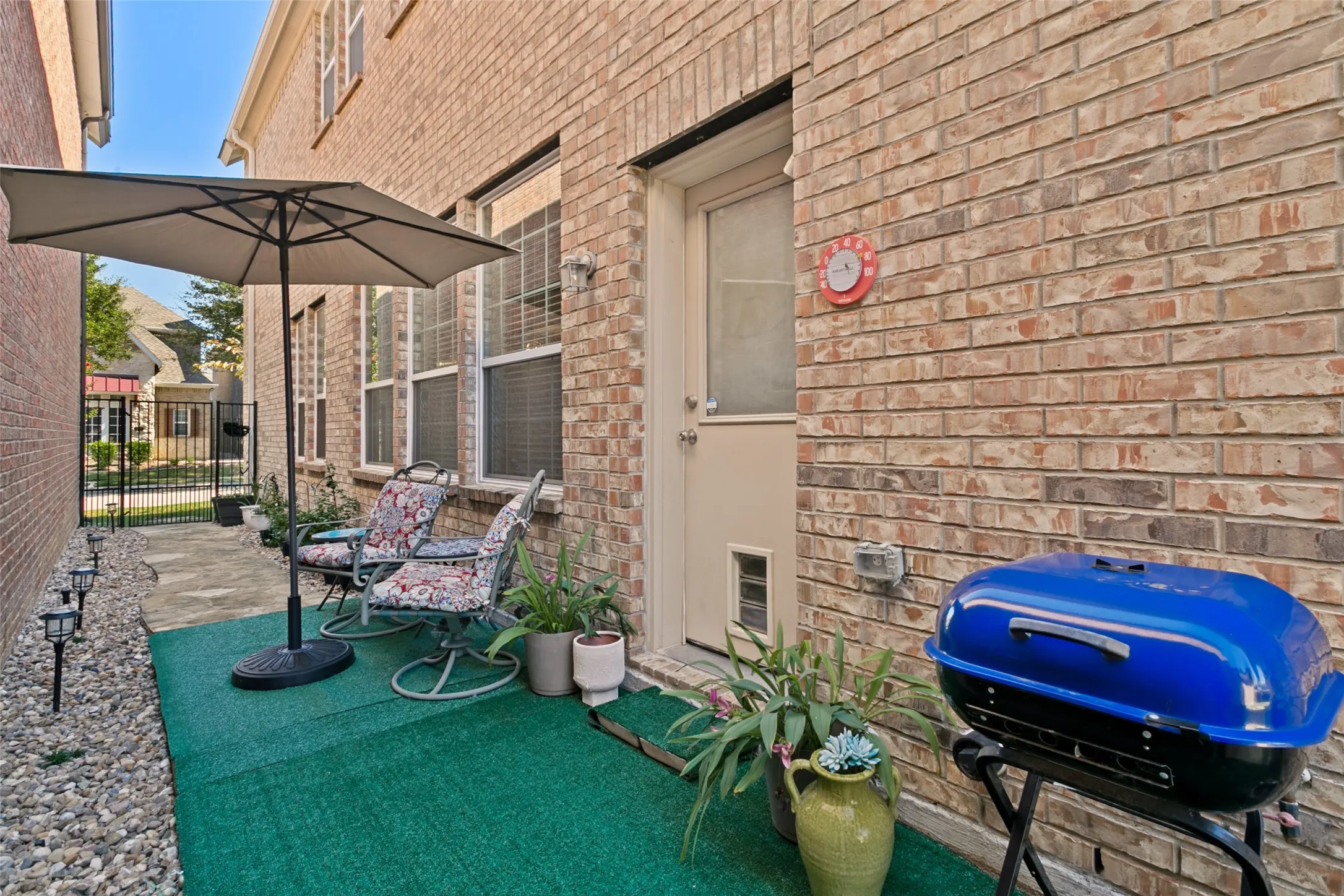 Single Family Residence For Sale in Tarrant County , 218 Buckingham Avenue, Euless, Texas 76040, 3 Bedroom, 3 Bathroom, 2 Garage spaces, 2,322 Sqft, built in 2010, mls#21405958, Real Estate Agent in Euless, Homes For Sale in Tarrant county, Homes For Sale in Euless, Realtor in Euless Texas, Real Estate Brokerage Independent Realty Texas, Luminita Cordes Realtor